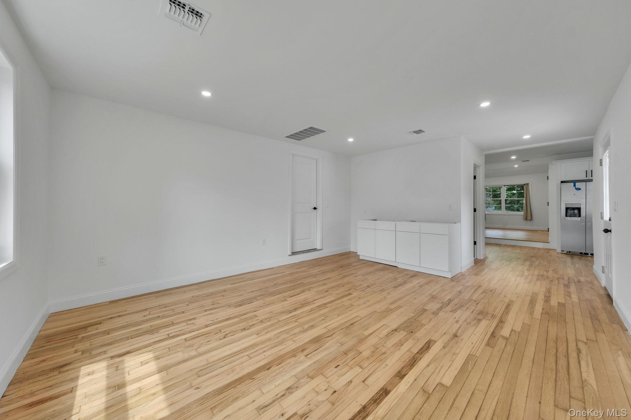 #20 photo, 12 E Chestnut Street, Central Islip , NY 11722