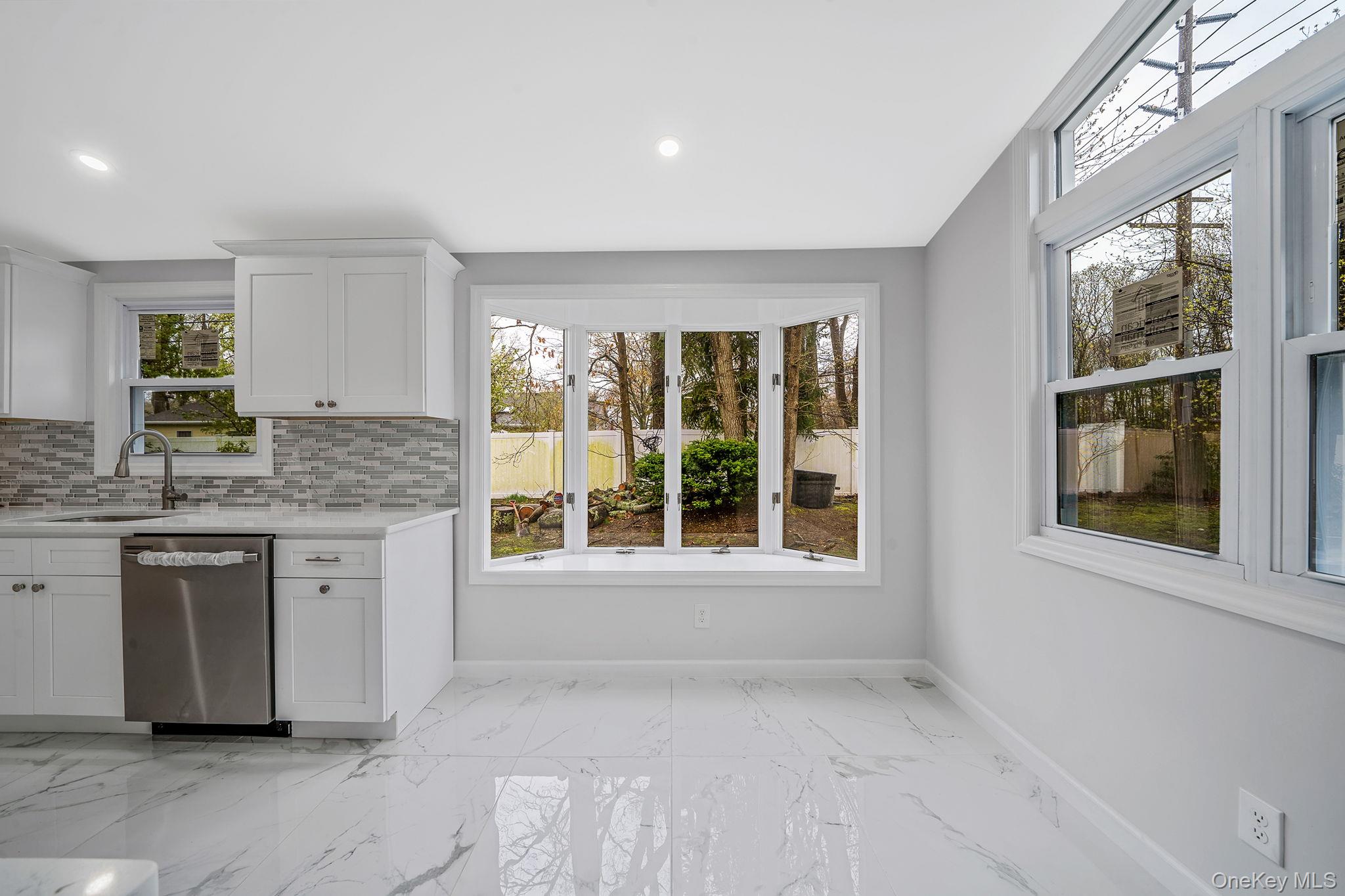 #16 photo, 22 Pantzer Street, サフォーク郡 Smithtown , NY 11787