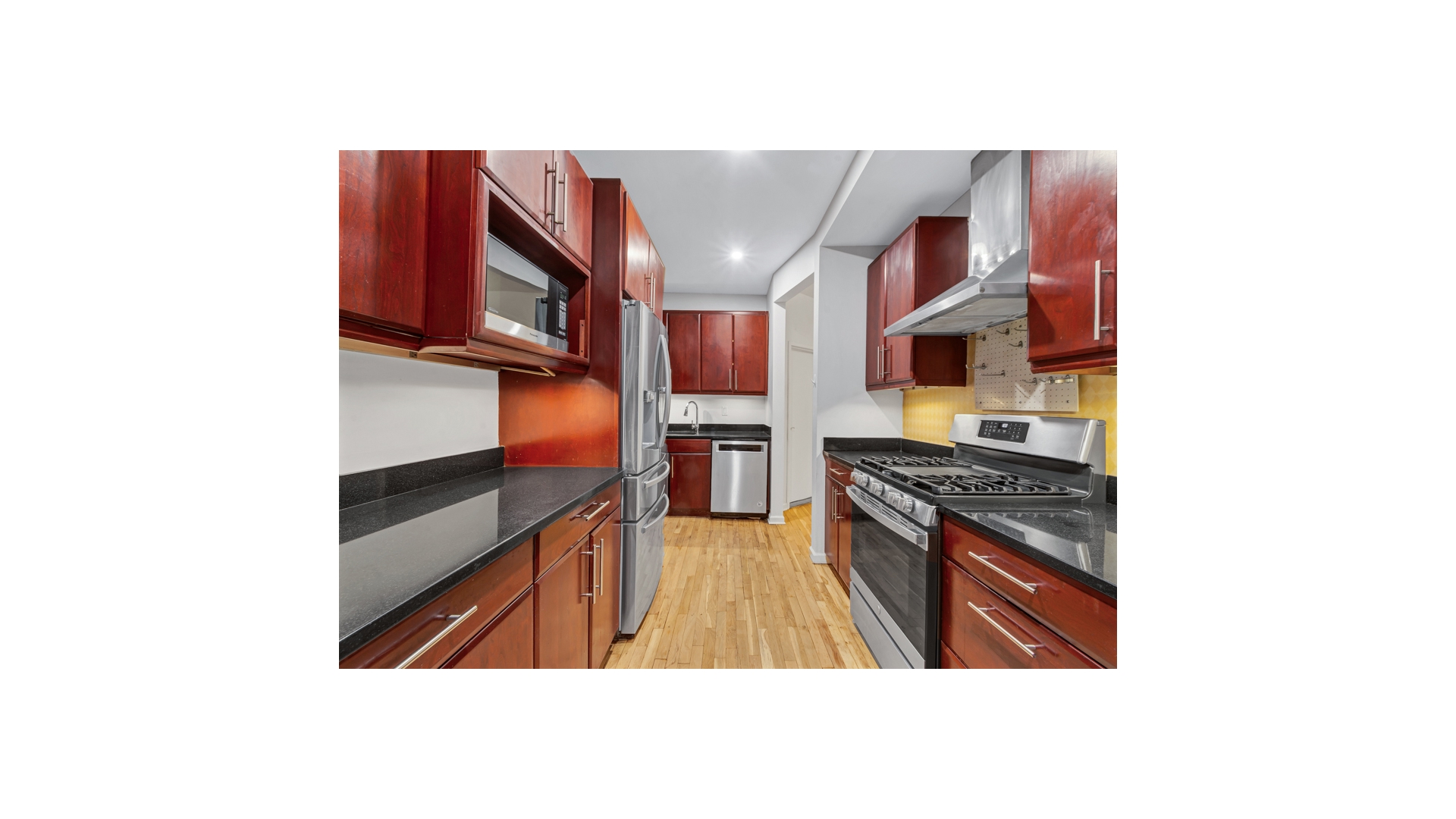 #11 photo, 533 E 13TH Street, مانهاتن East Village , NY 10009