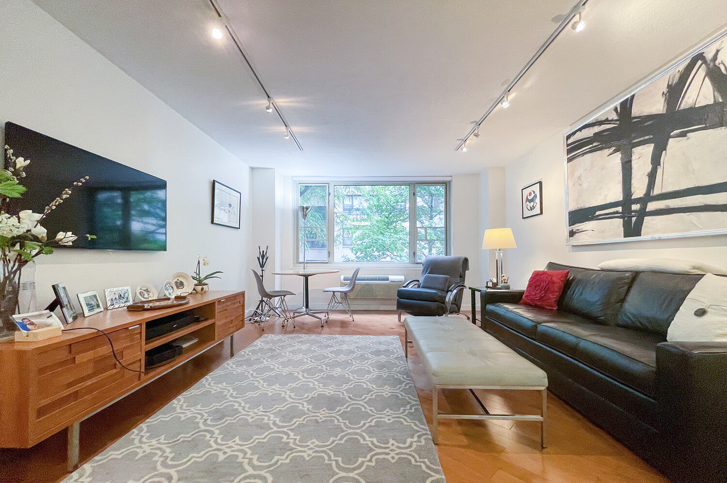 #1 photo, 130 W 67TH Street, 曼哈顿 上西城林肯廣場 Lincoln Square , NY 10023