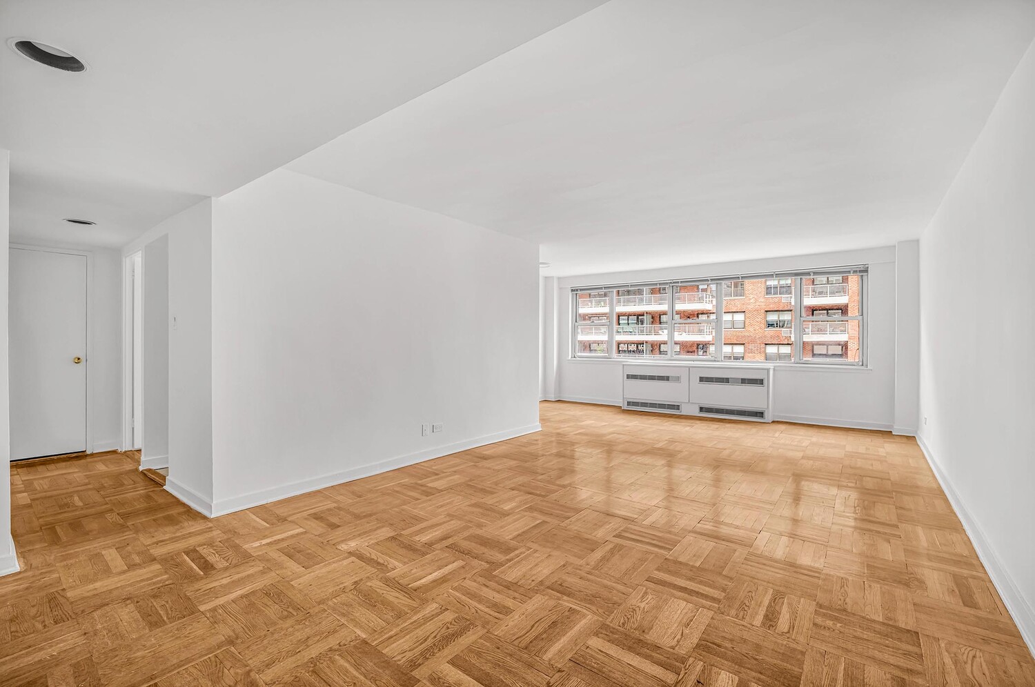 #4 photo, 233 E 70TH Street, Lenox Hill , NY 10021