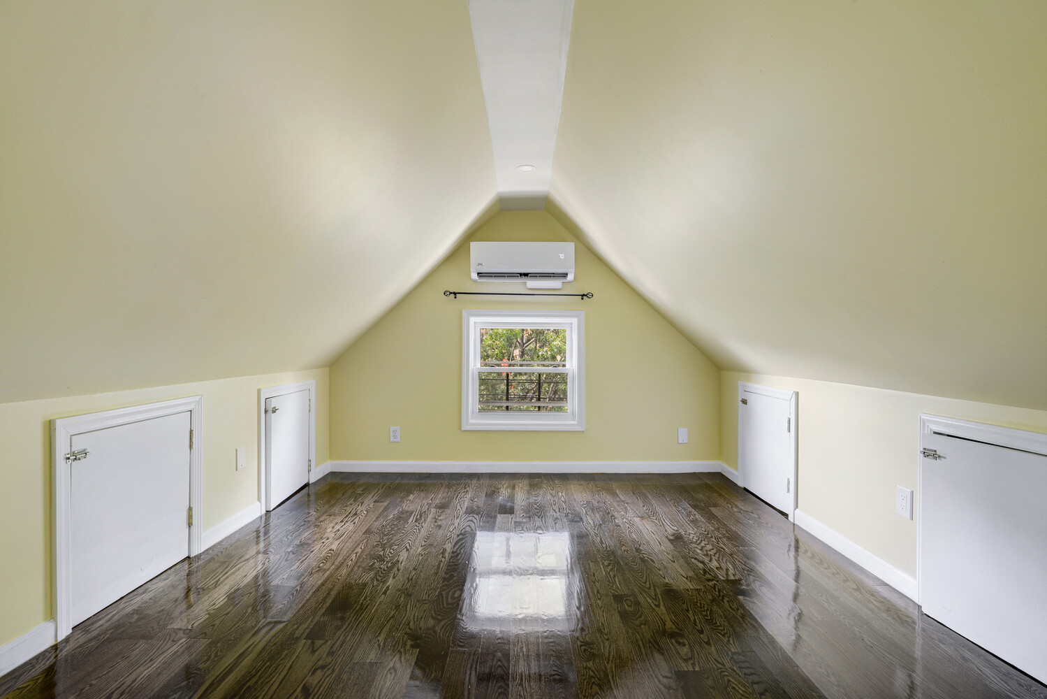 #13 photo, 144-38 87TH Avenue, Briarwood , NY 11435