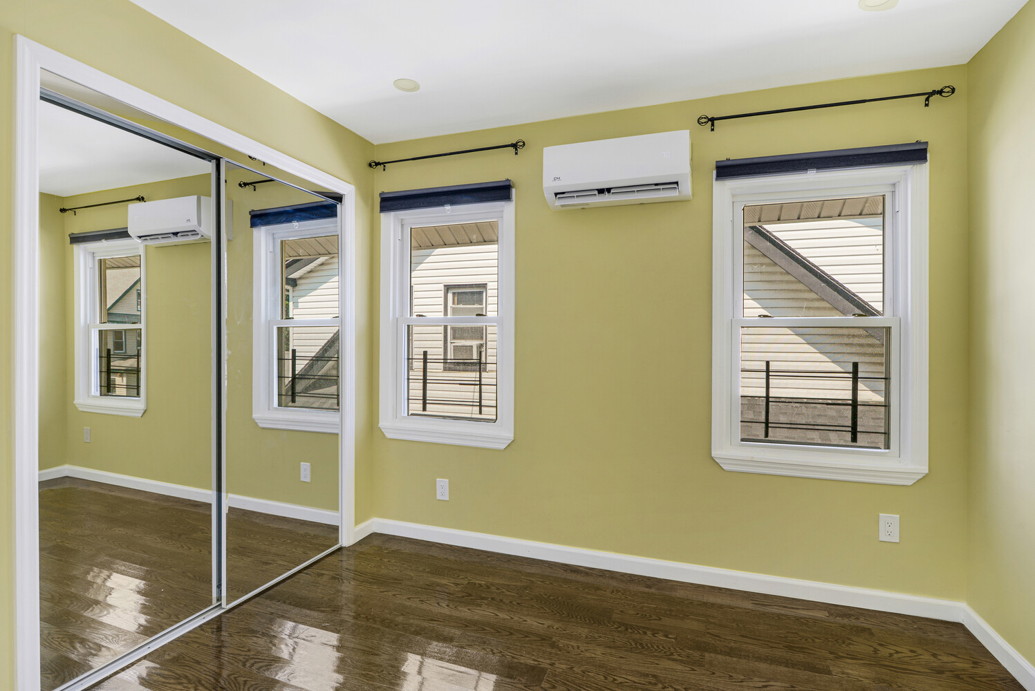 #8 photo, 144-38 87TH Avenue, Briarwood , NY 11435