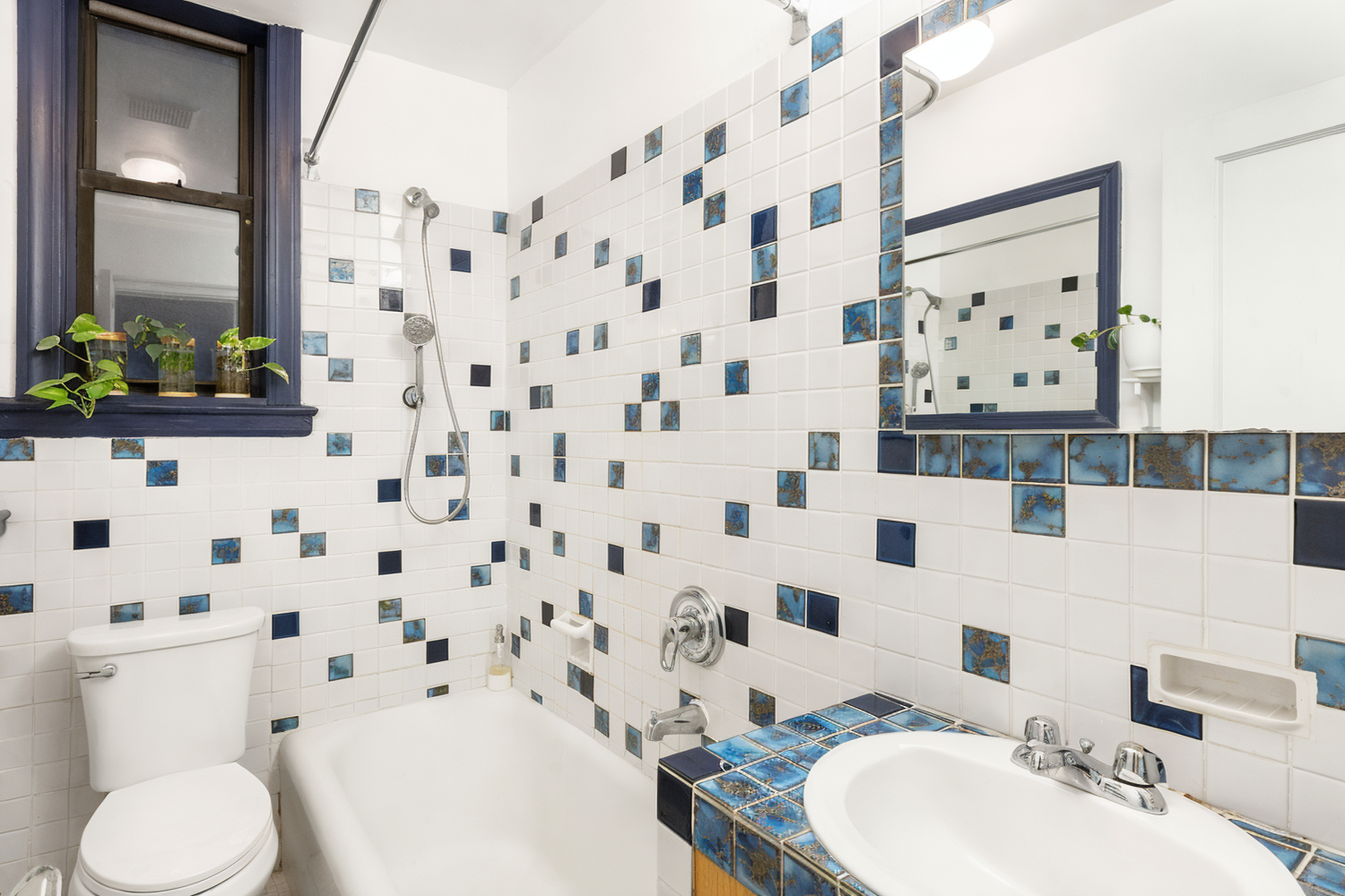 #6 photo, 226 E 12TH Street, East Village , NY 10003