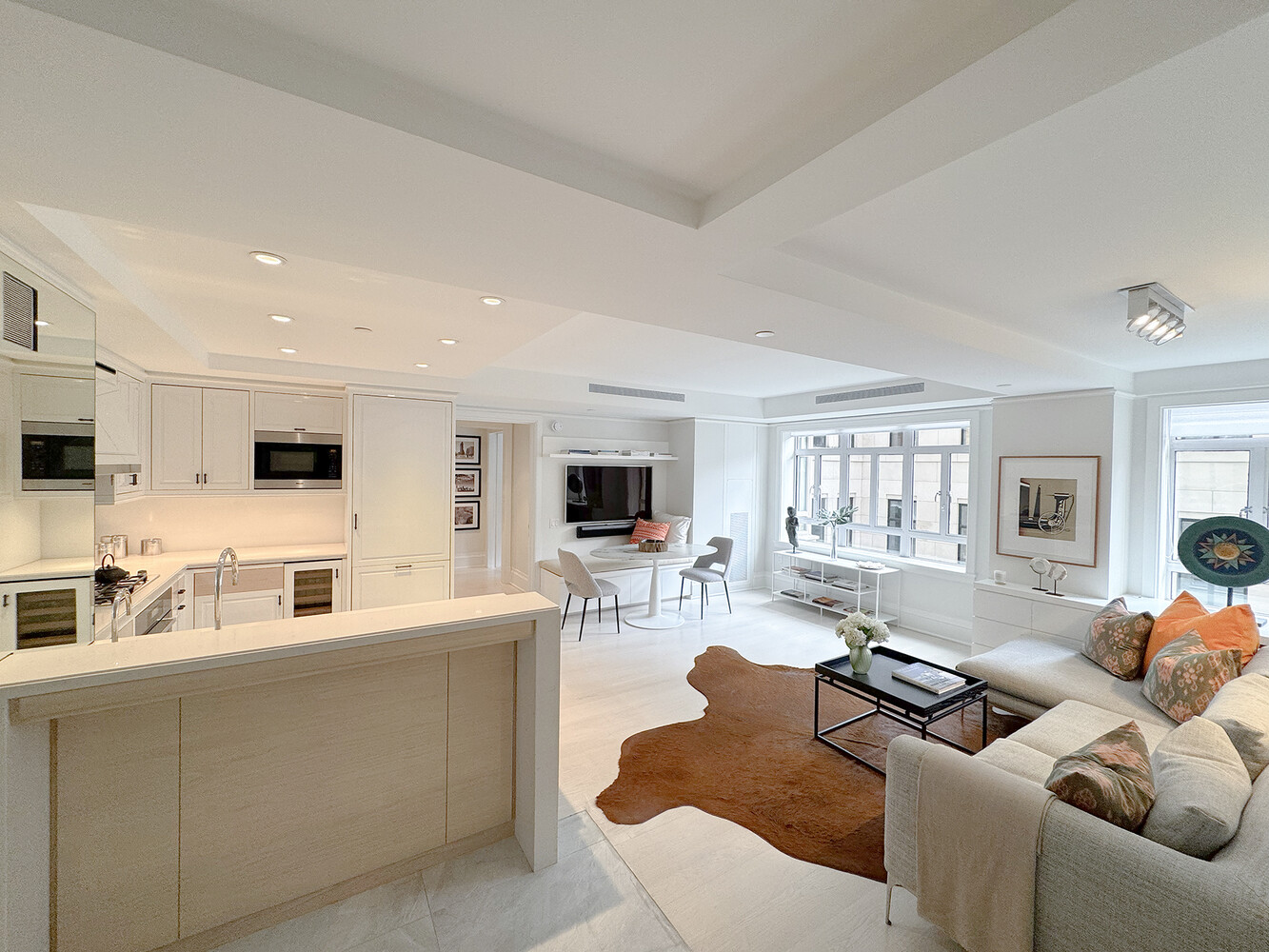 #1 photo, 21 E 61ST Street, Lenox Hill , NY 10065