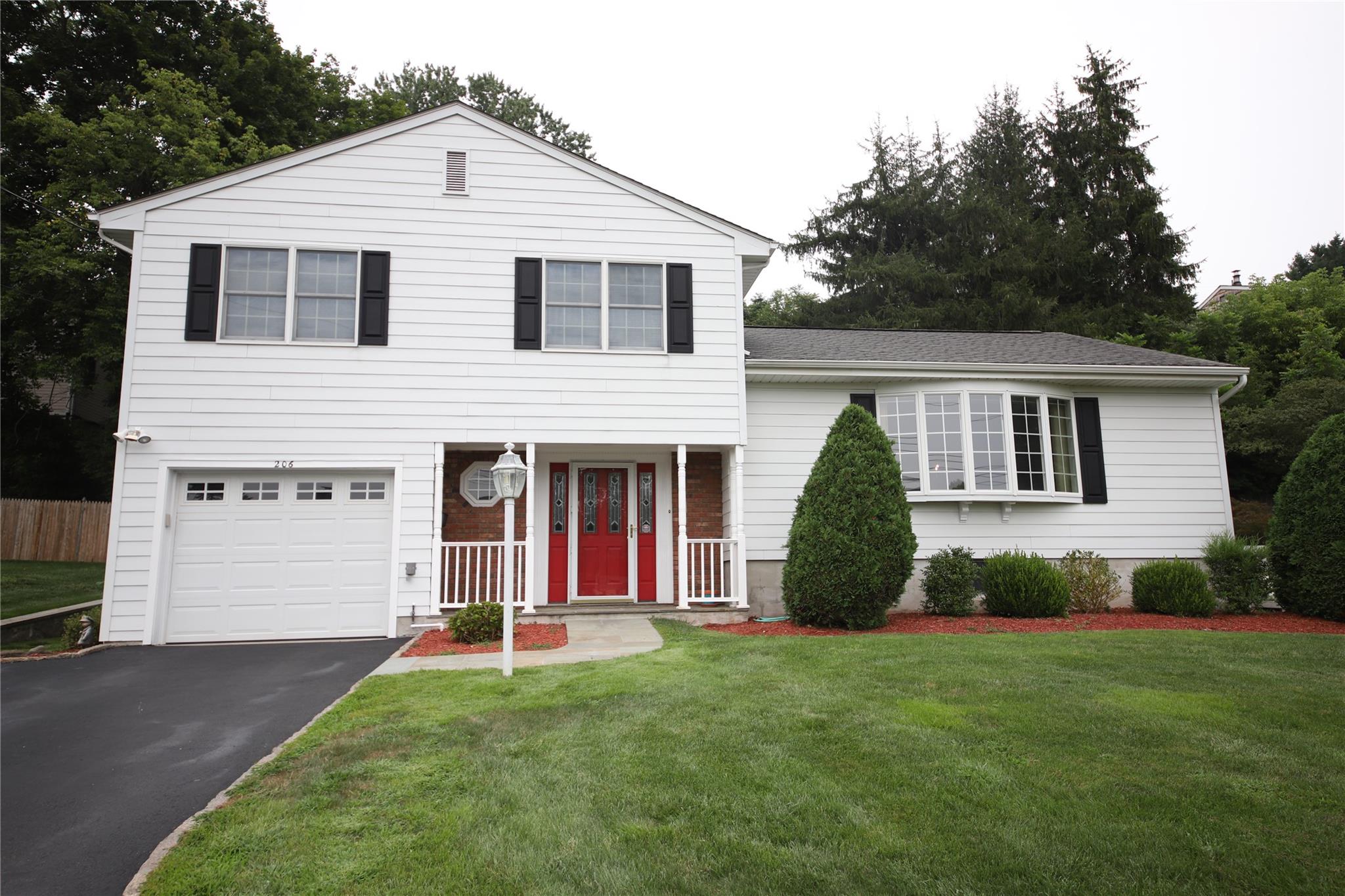 #1 photo, 206 Myrtle Avenue, Hawthorne , NY 10532