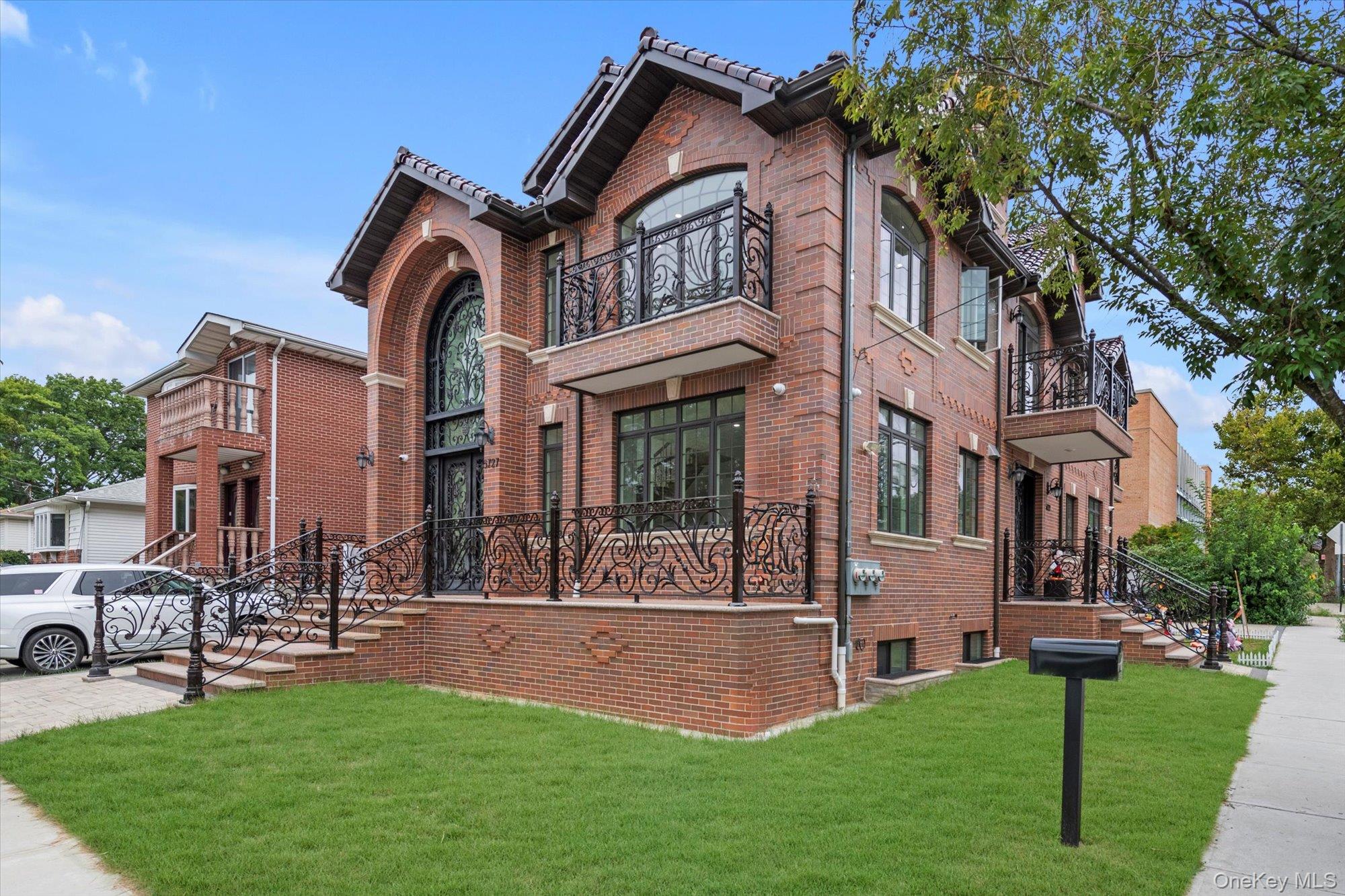 #1 photo, 57-27 246th Place, كوينز Little Neck , NY 11362