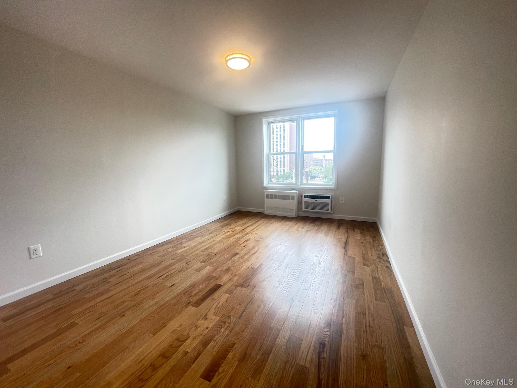 #10 photo, 5930 108th Street, クイーンズ区 Corona , NY 11368