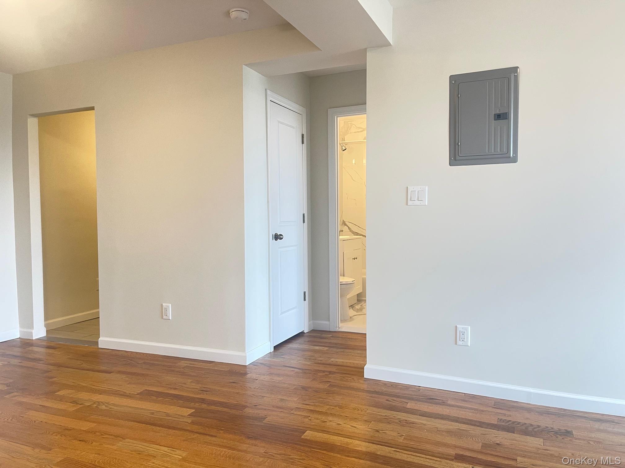 #12 photo, 5930 108th Street, クイーンズ区 Corona , NY 11368