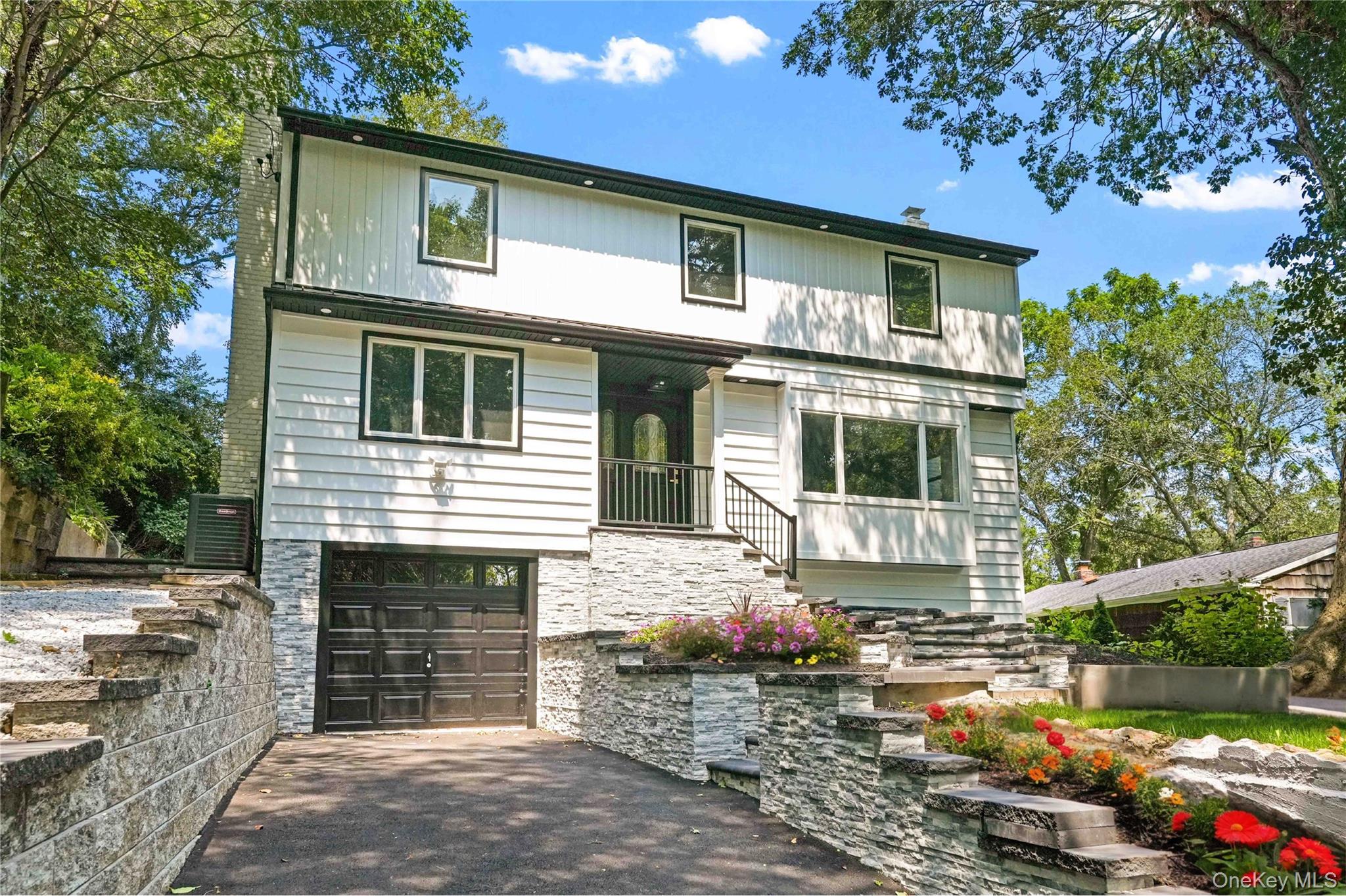 #1 photo, 45 Forest Drive, सफ़ोक काउंटी Centerport , NY 11721