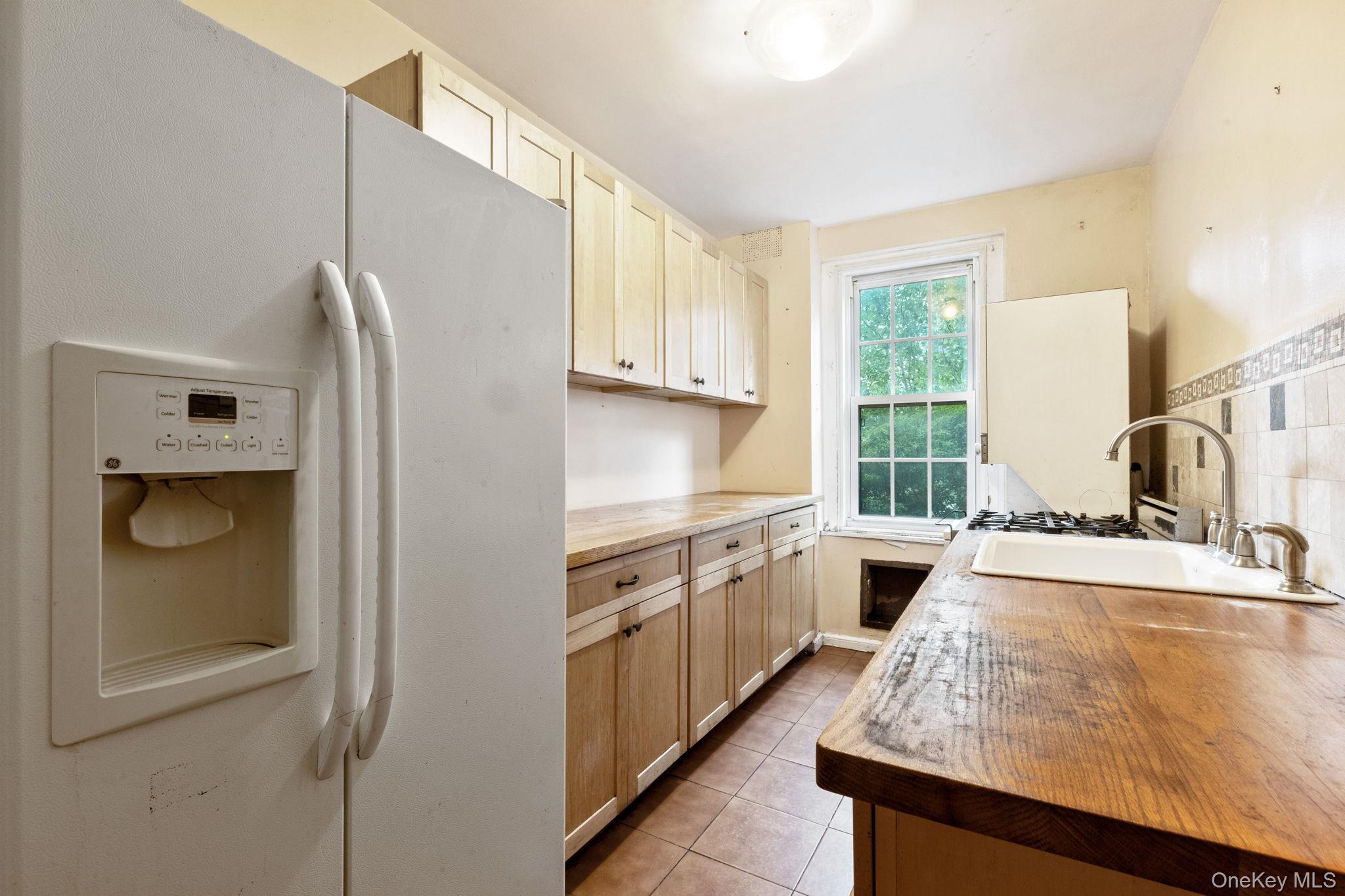 #14 photo, 525 W 238th Street, Bronx , NY 10463