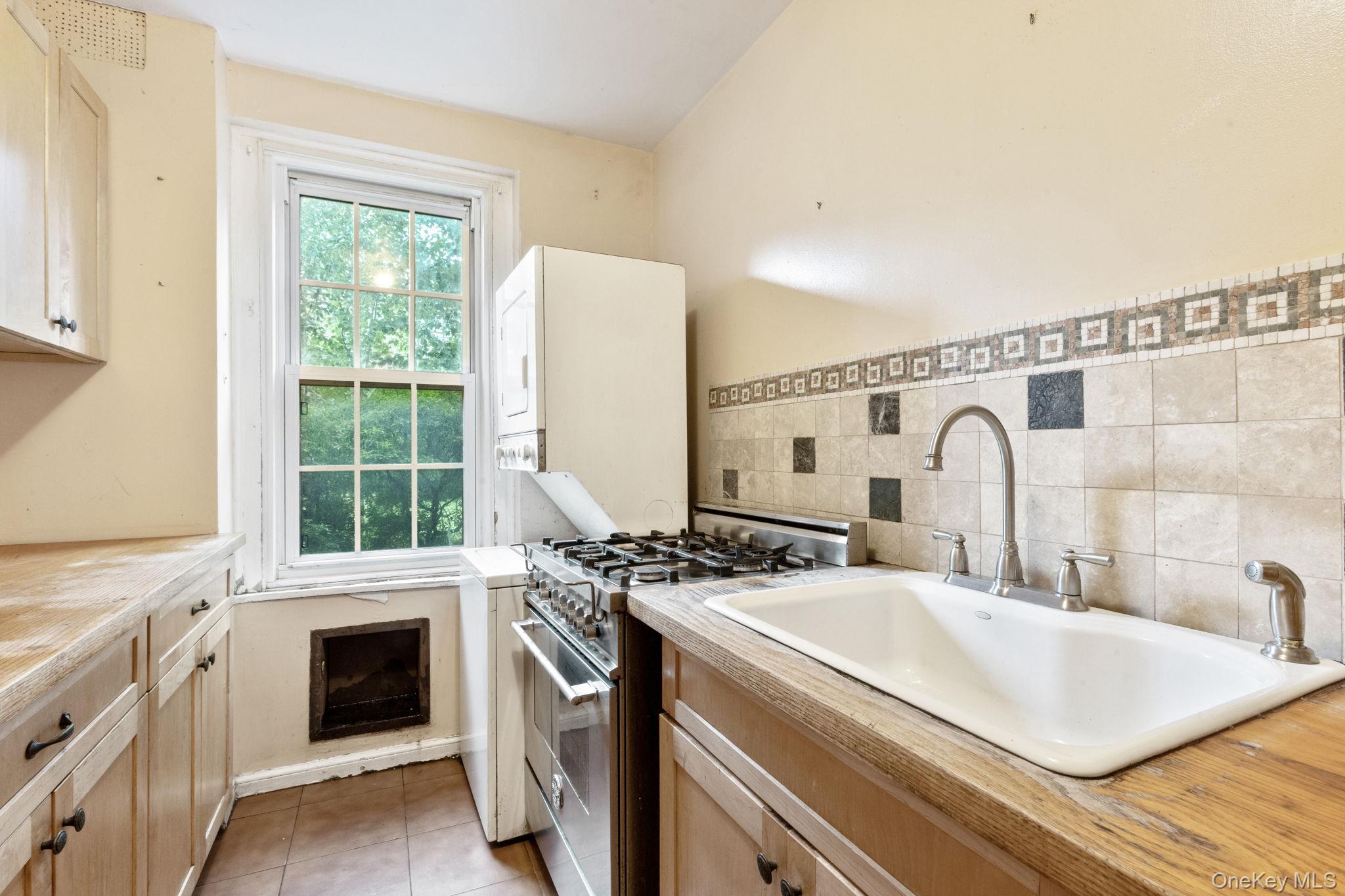 #15 photo, 525 W 238th Street, Bronx , NY 10463