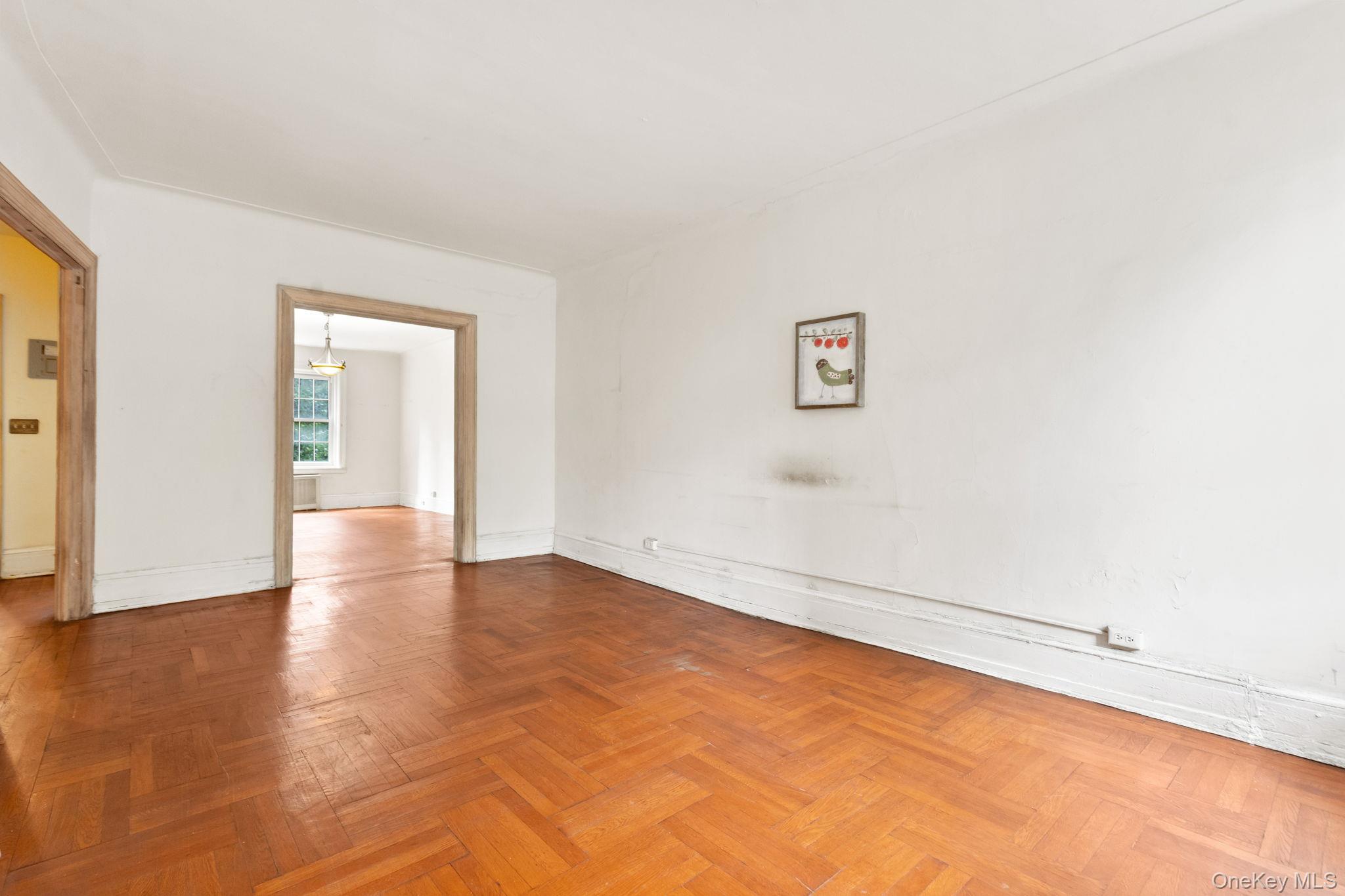 #8 photo, 525 W 238th Street, Bronx , NY 10463