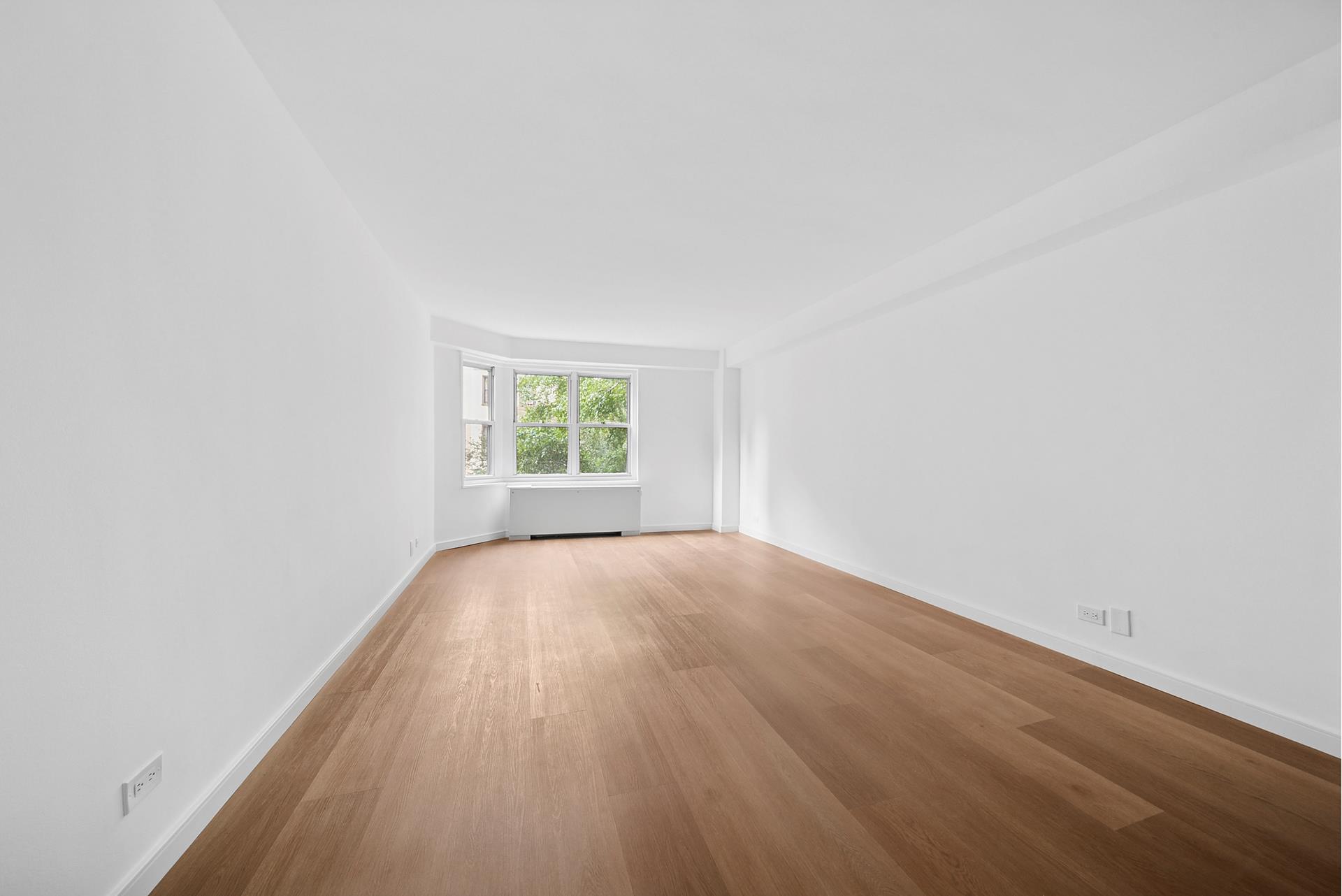 #1 photo, 220 E 60TH Street, 맨해튼 Lenox Hill , NY 10022