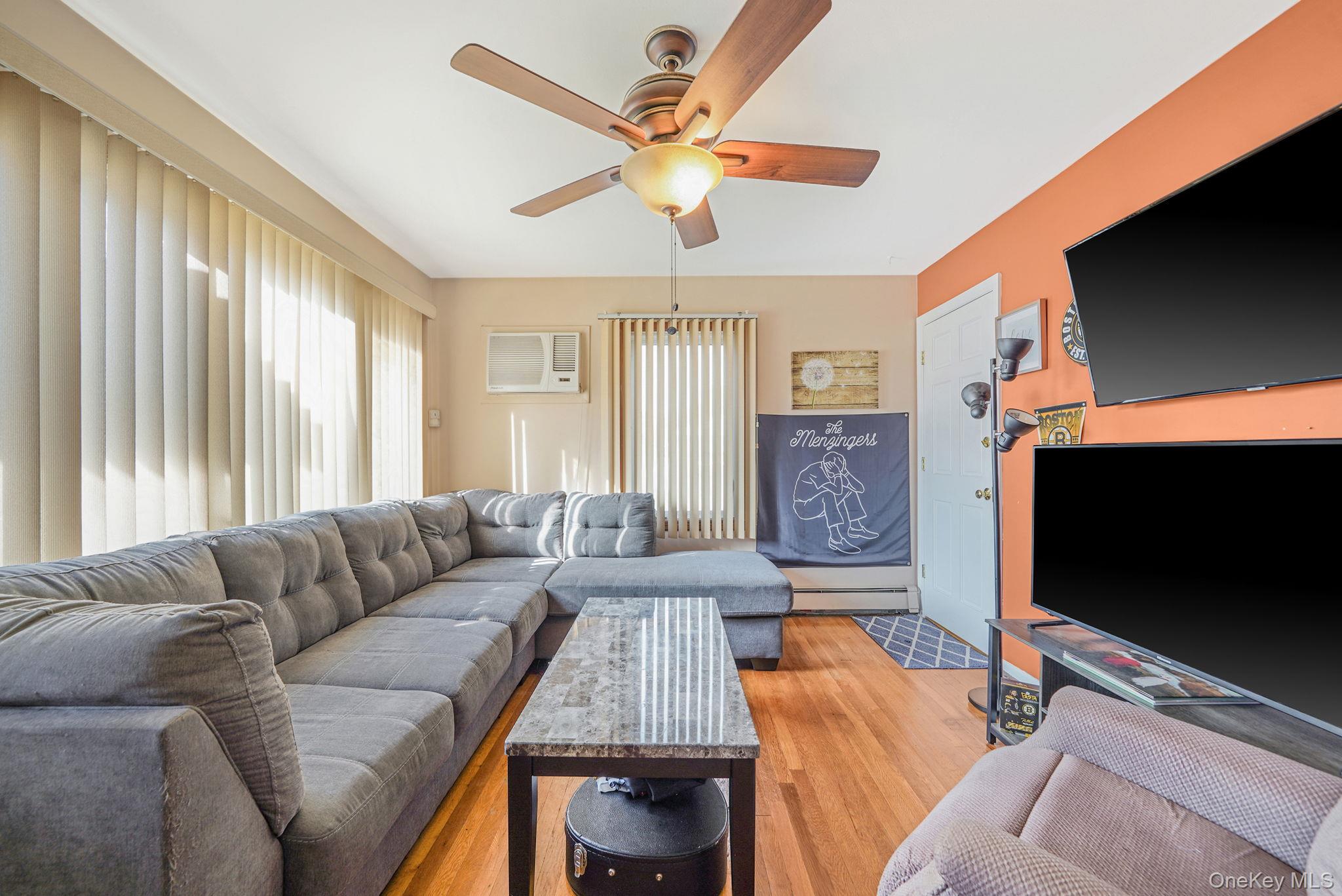 #10 photo, 1080 N Broadway, Massapequa , NY 11758