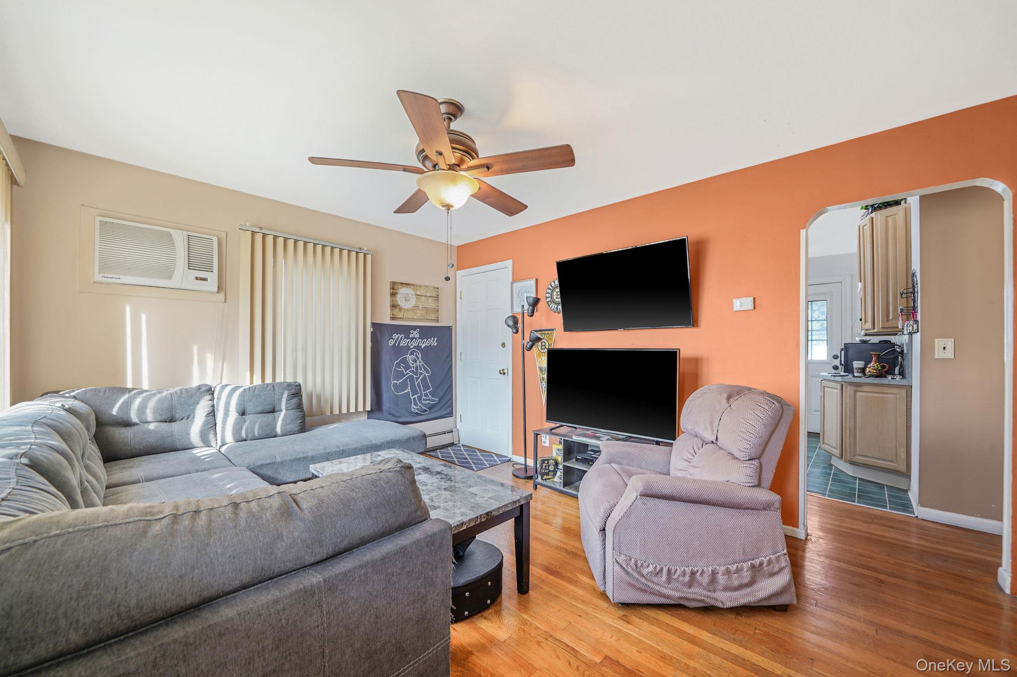 #11 photo, 1080 N Broadway, Massapequa , NY 11758