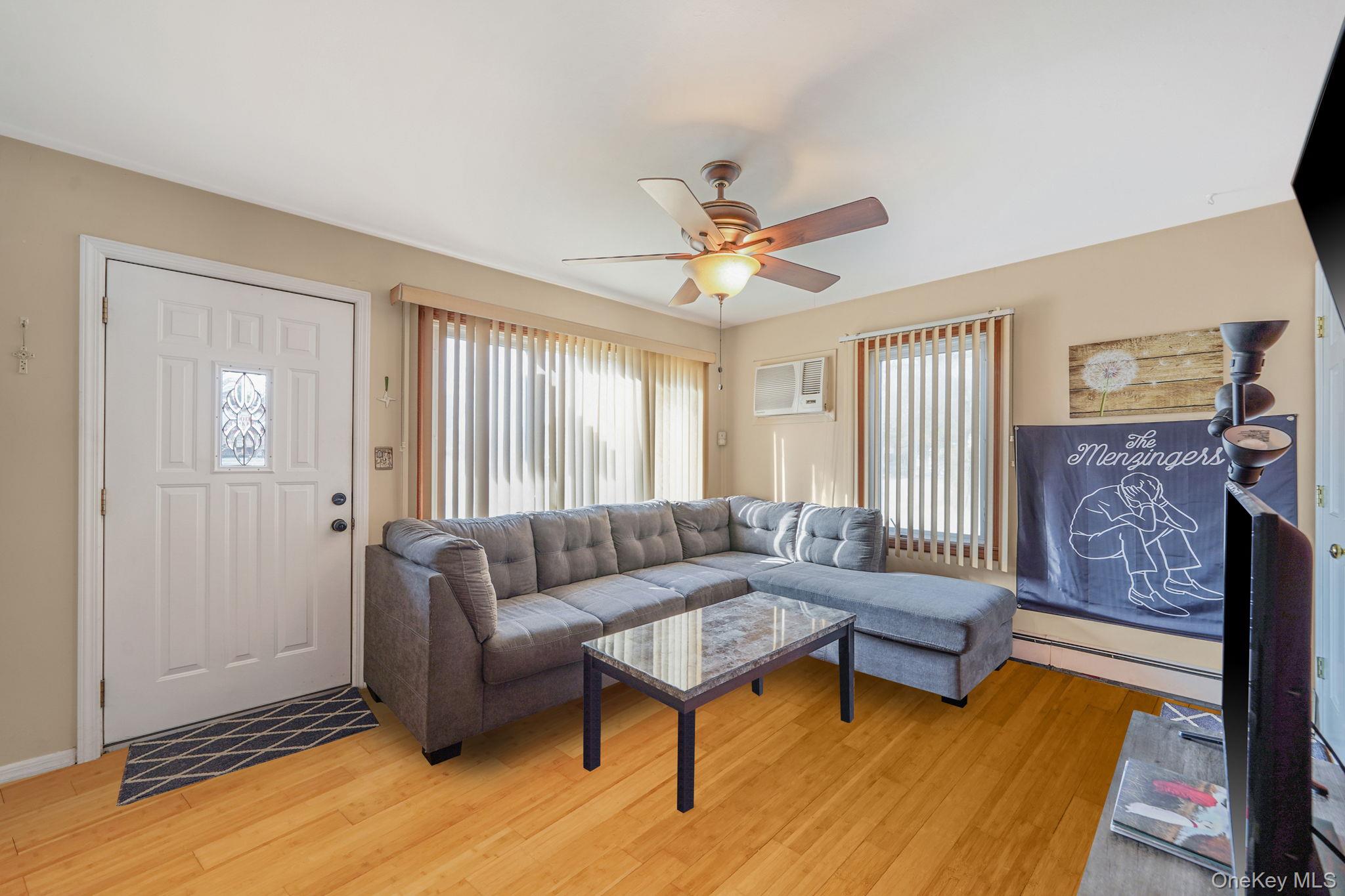 #12 photo, 1080 N Broadway, Massapequa , NY 11758