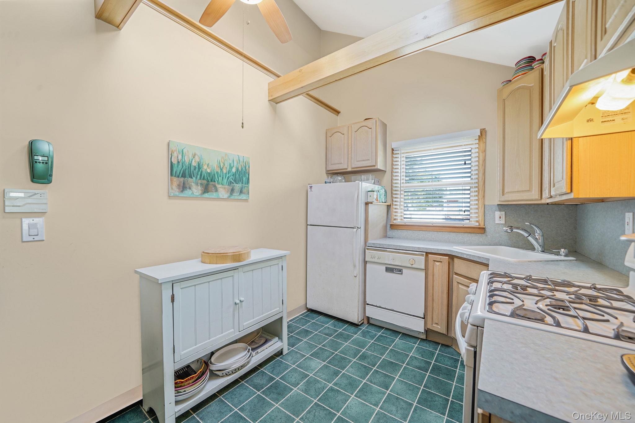 #15 photo, 1080 N Broadway, Massapequa , NY 11758