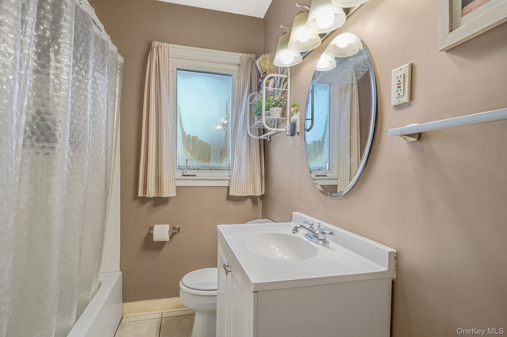 #18 photo, 1080 N Broadway, Massapequa , NY 11758