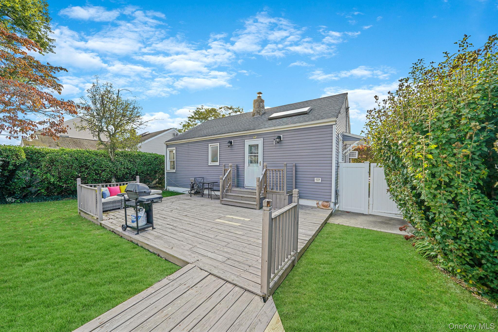 #3 photo, 1080 N Broadway, Massapequa , NY 11758