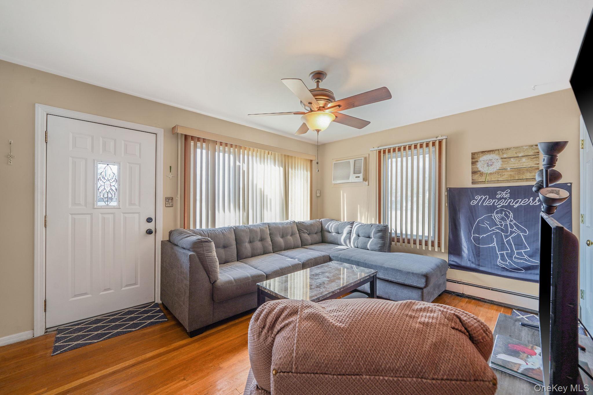 #9 photo, 1080 N Broadway, Massapequa , NY 11758