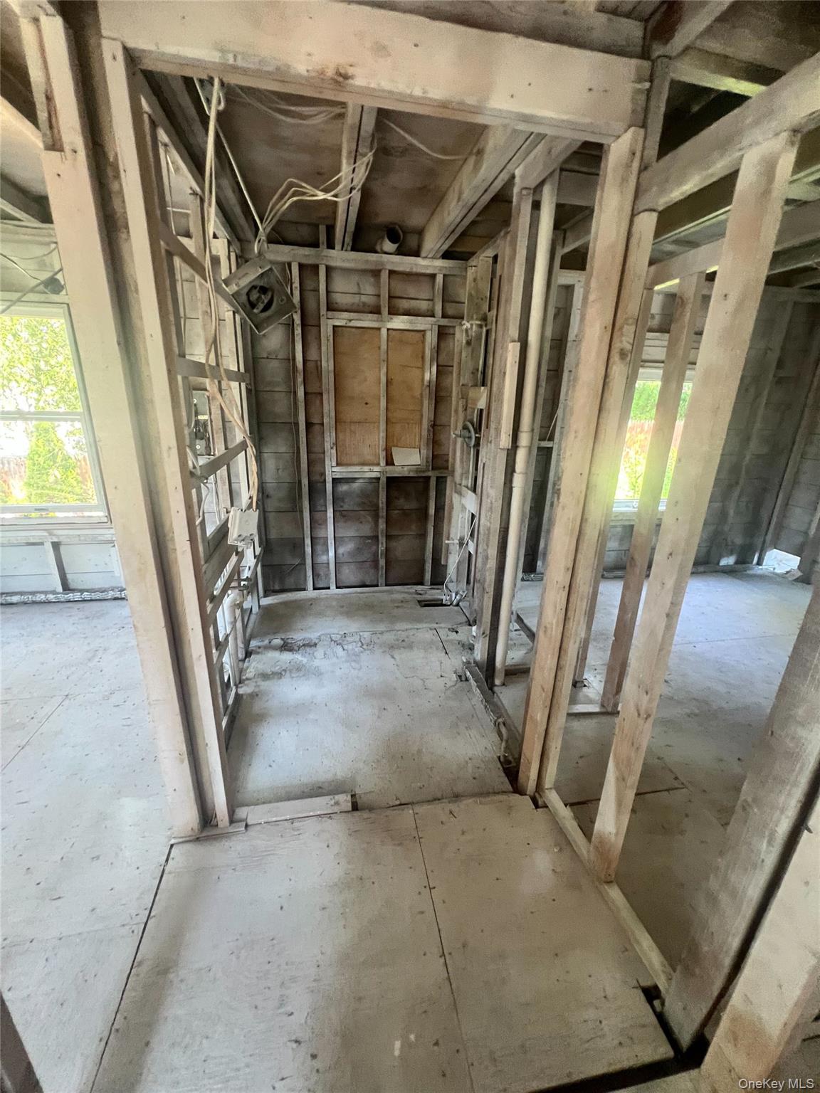 #4 photo, 28 Lakeview Court, Ronkonkoma , NY 11779