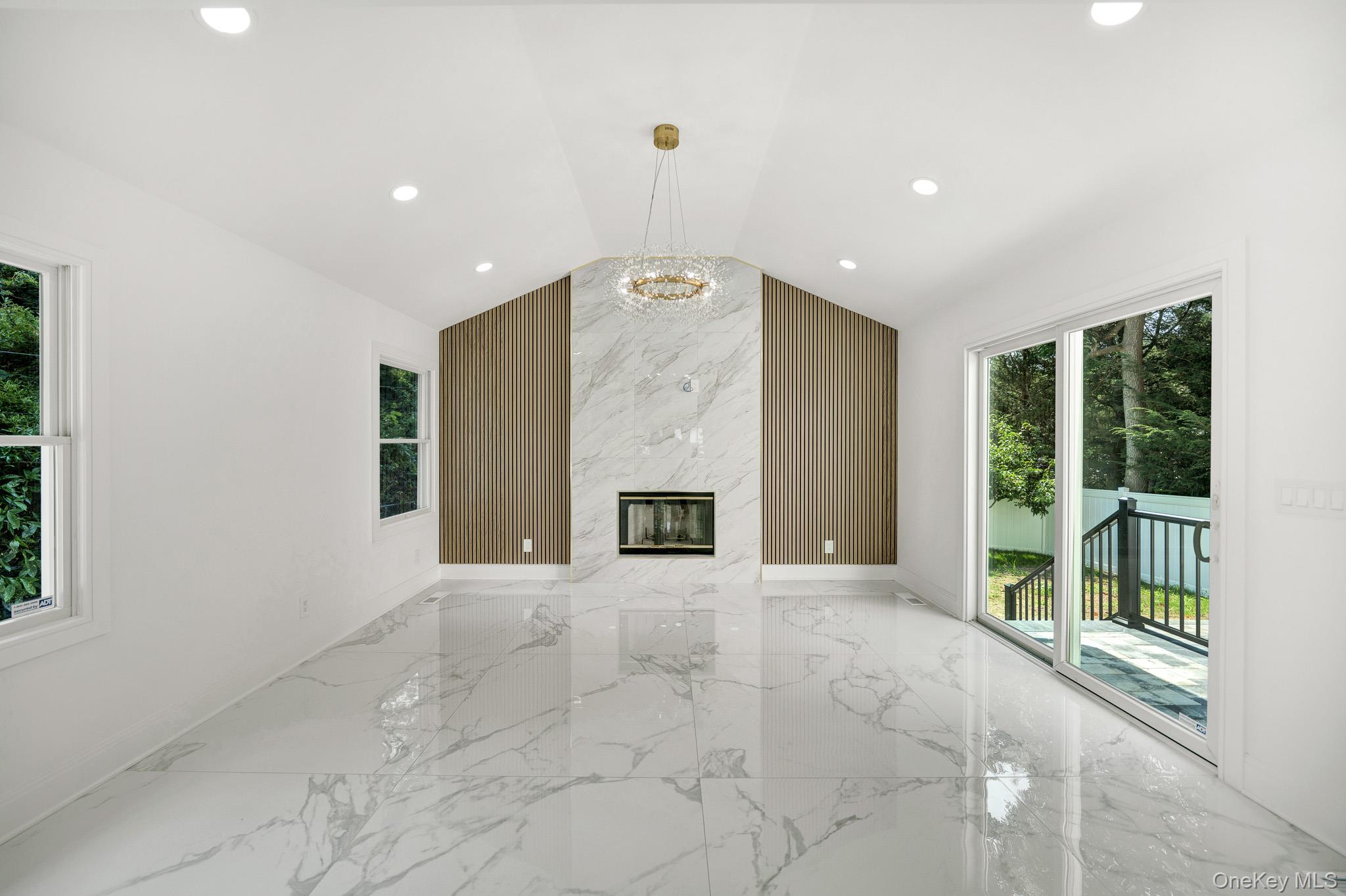 #13 photo, 63 Oak Avenue, サフォーク郡 Huntington Station , NY 11746