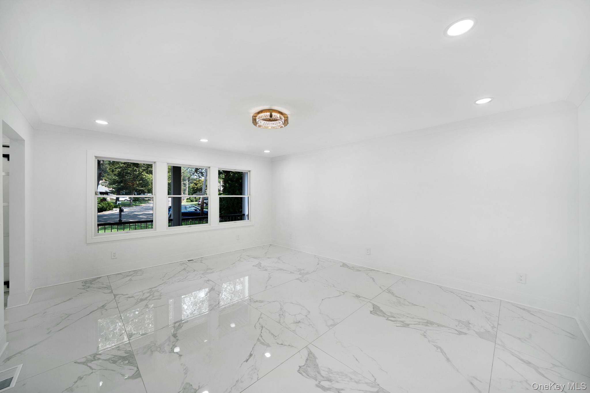 #6 photo, 63 Oak Avenue, サフォーク郡 Huntington Station , NY 11746