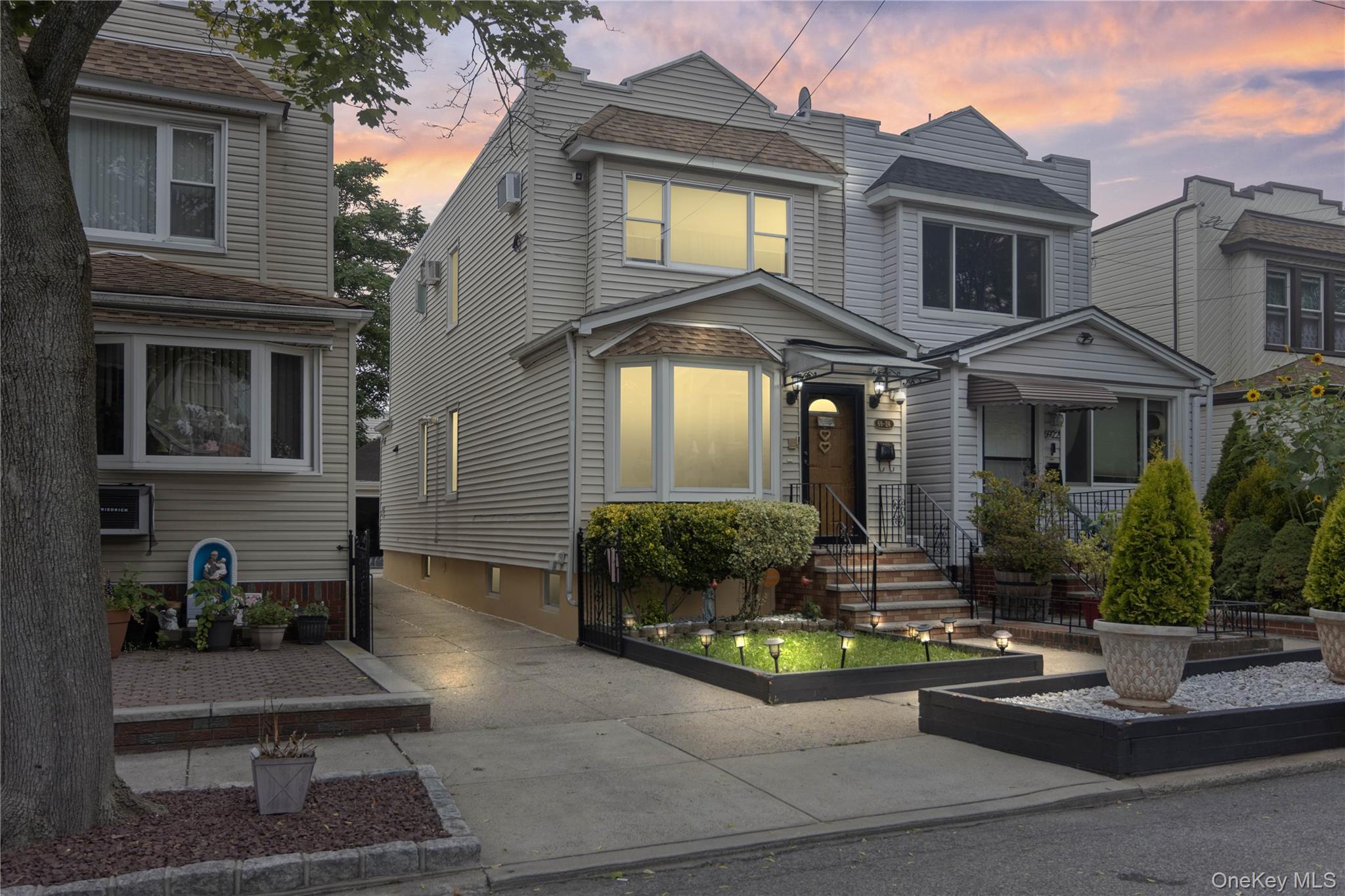 #1 photo, 6924 68th Place, कुईंस Glendale , NY 11385