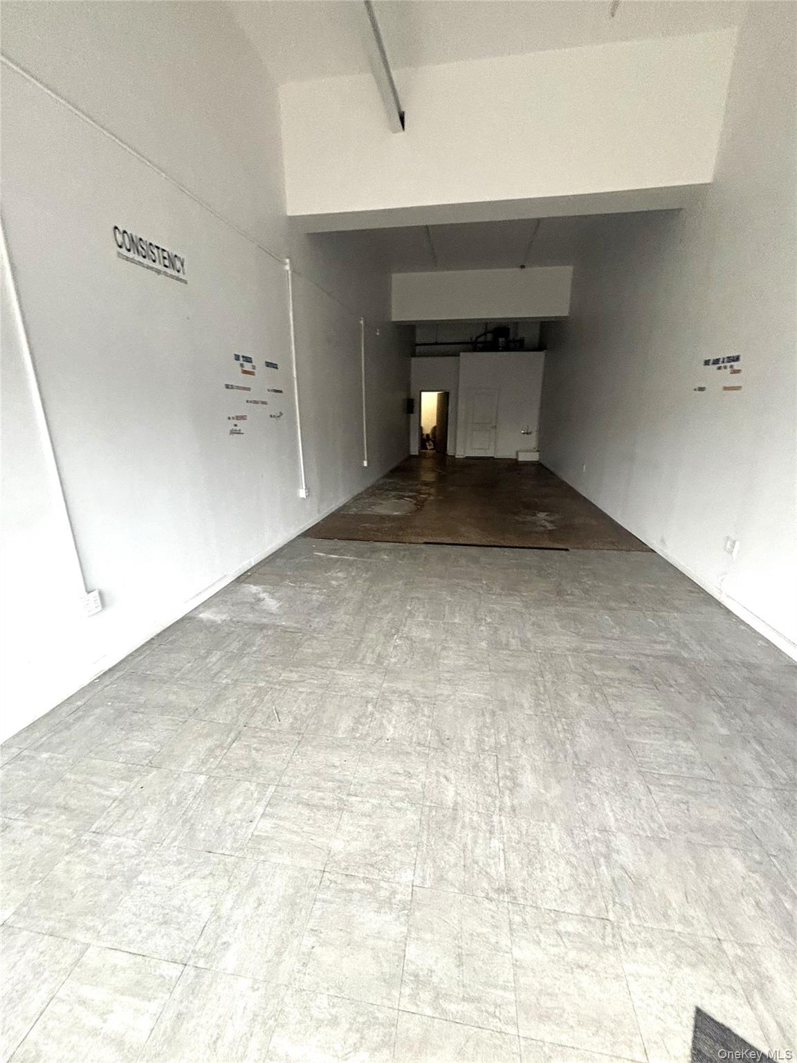 #4 photo, 350D Nassau Road, ナッソー郡 Roosevelt , NY 11575