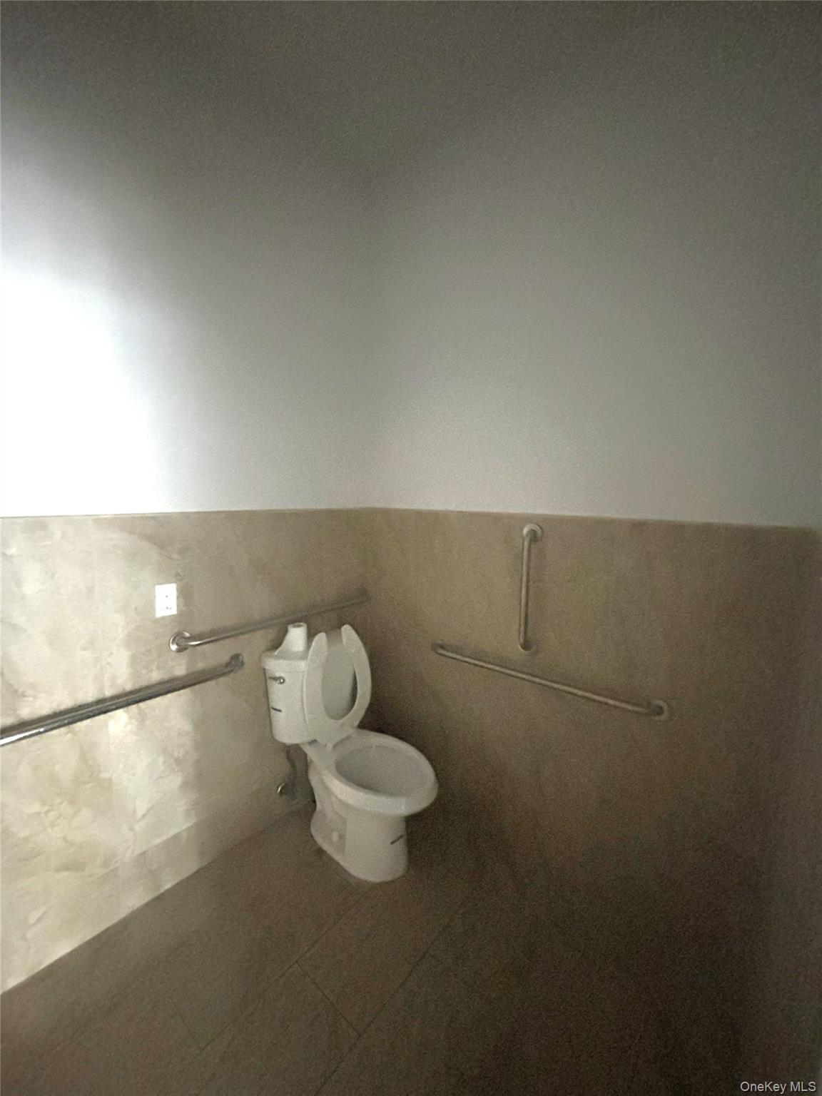 #5 photo, 350D Nassau Road, ナッソー郡 Roosevelt , NY 11575