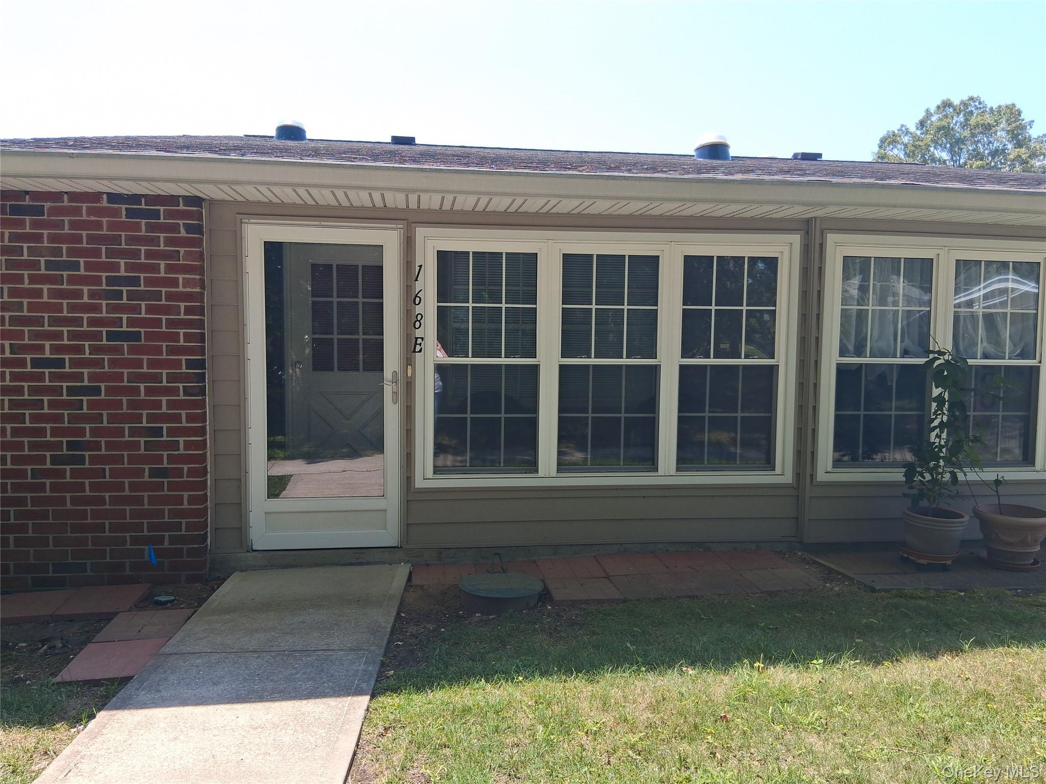 #1 photo, 168 Ventry Court, מחוז סאפוק Ridge , NY 11961