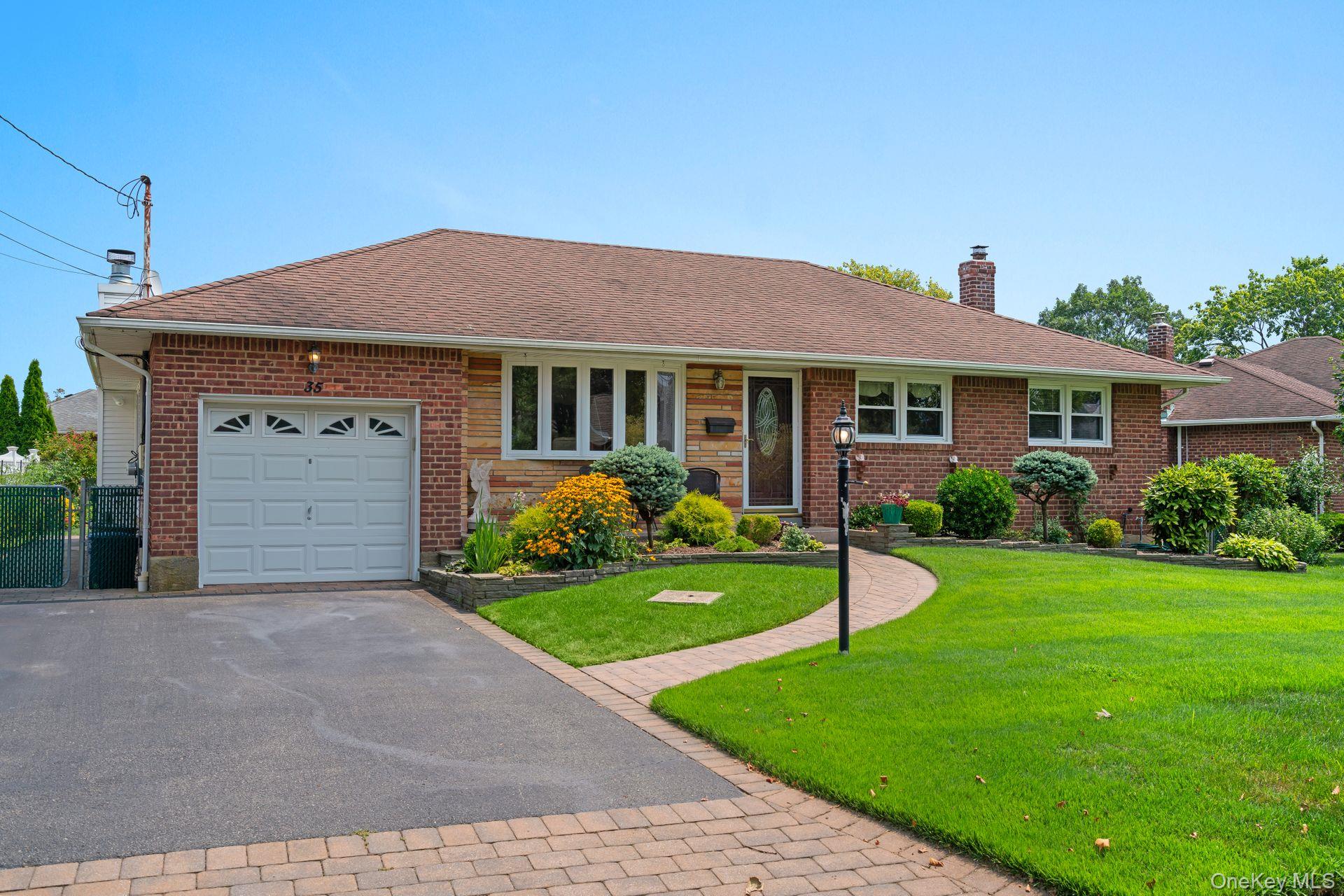 #1 photo, 35 Carrington Drive, サフォーク郡 East Northport , NY 11731