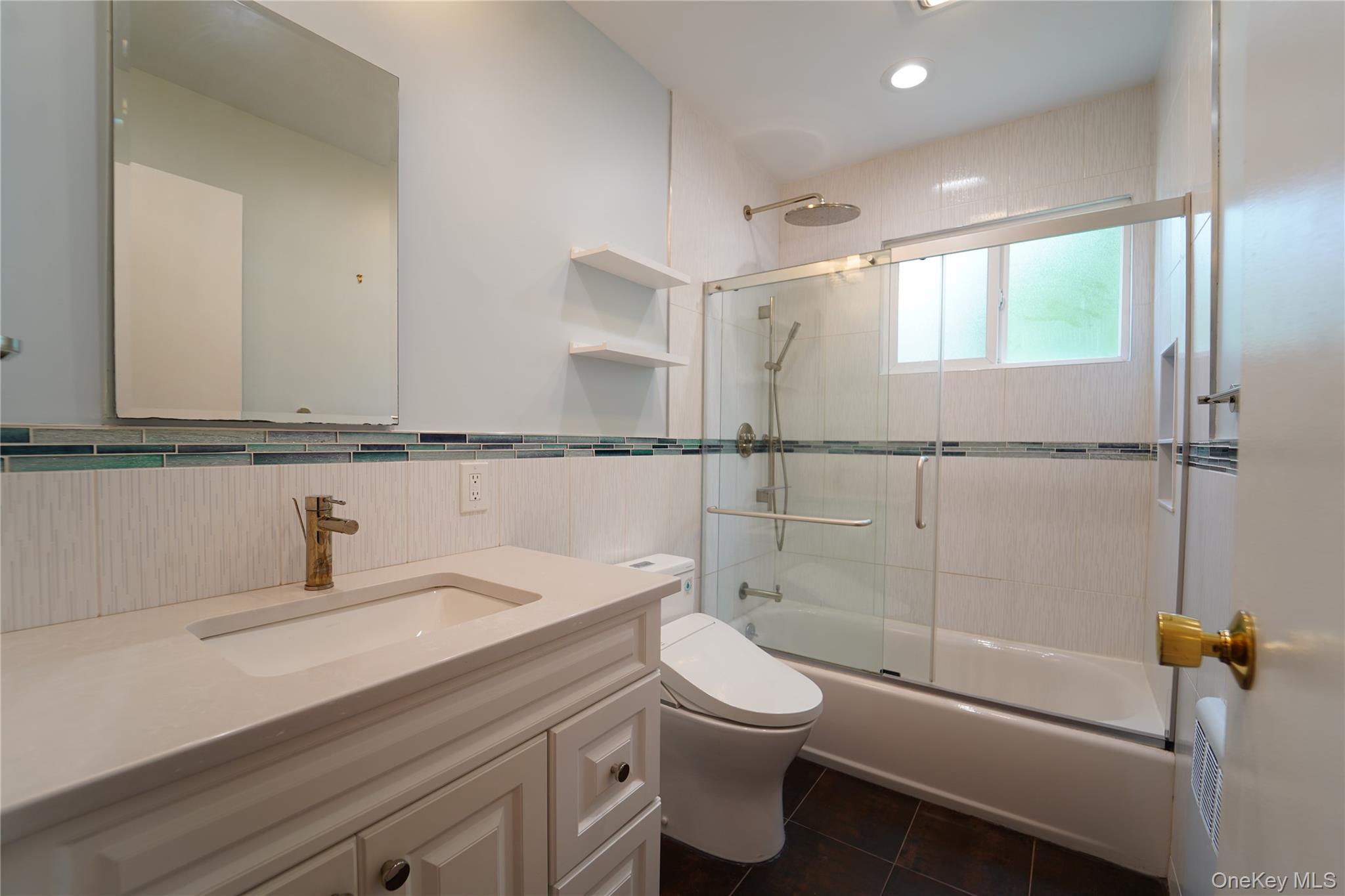 #15 photo, 642 Salisbury Park Drive, Westbury , NY 11590