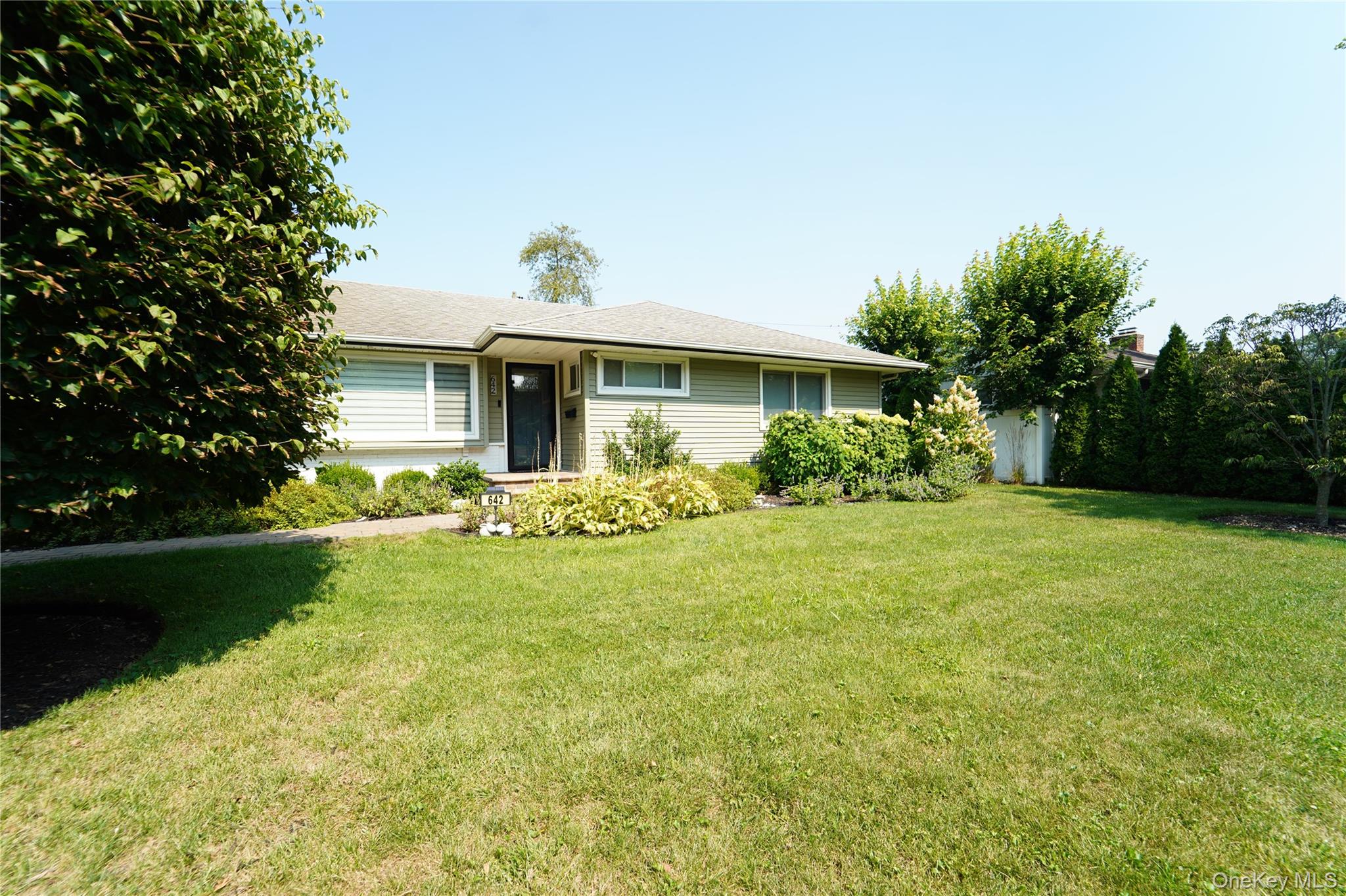 #2 photo, 642 Salisbury Park Drive, Westbury , NY 11590