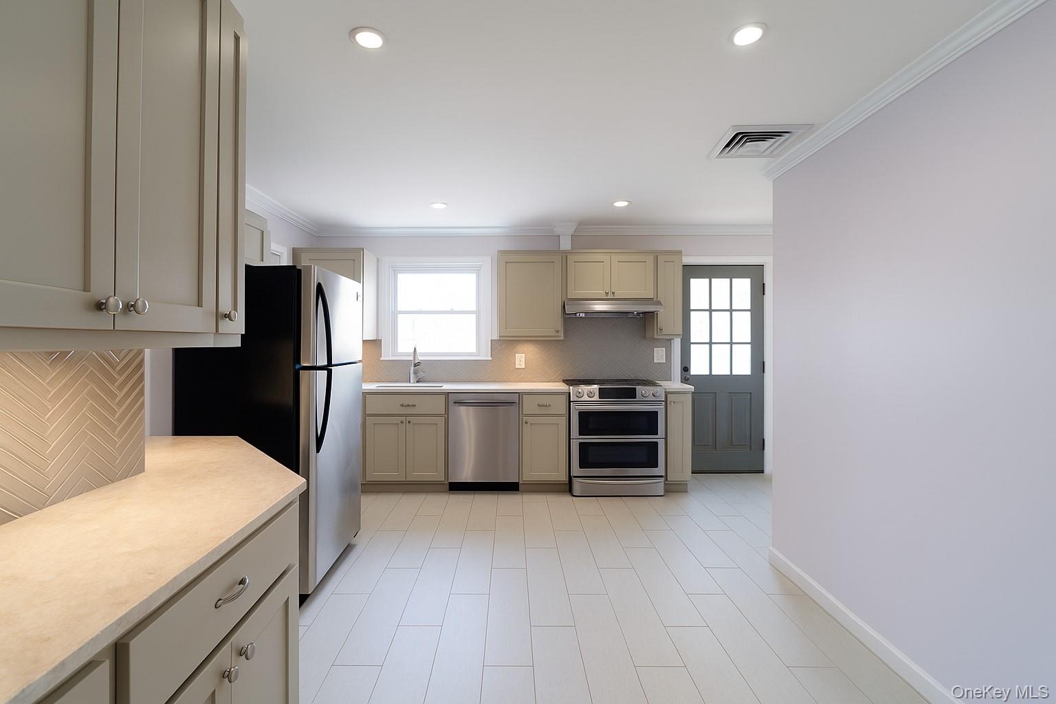 #4 photo, 642 Salisbury Park Drive, Westbury , NY 11590