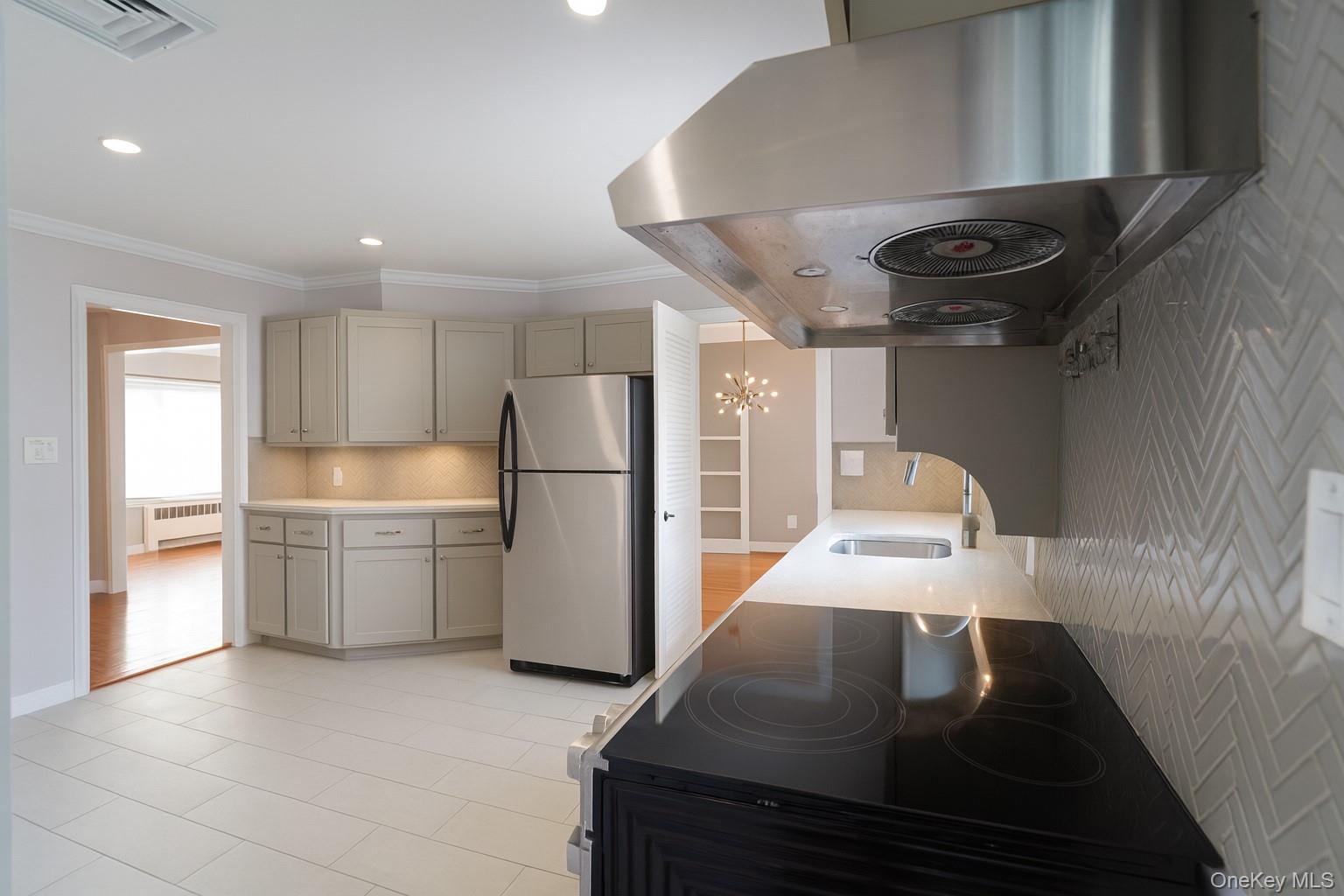 #6 photo, 642 Salisbury Park Drive, Westbury , NY 11590