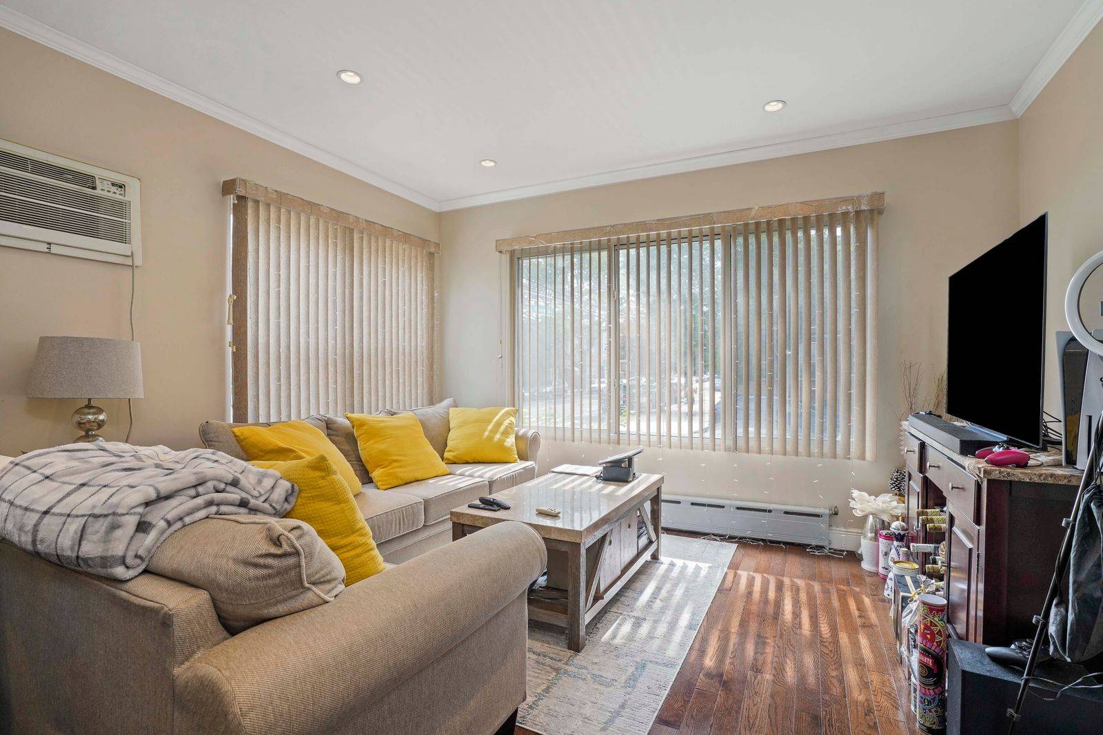 #12 photo, 70-49 66th Place, クイーンズ区 Flushing , NY 11385