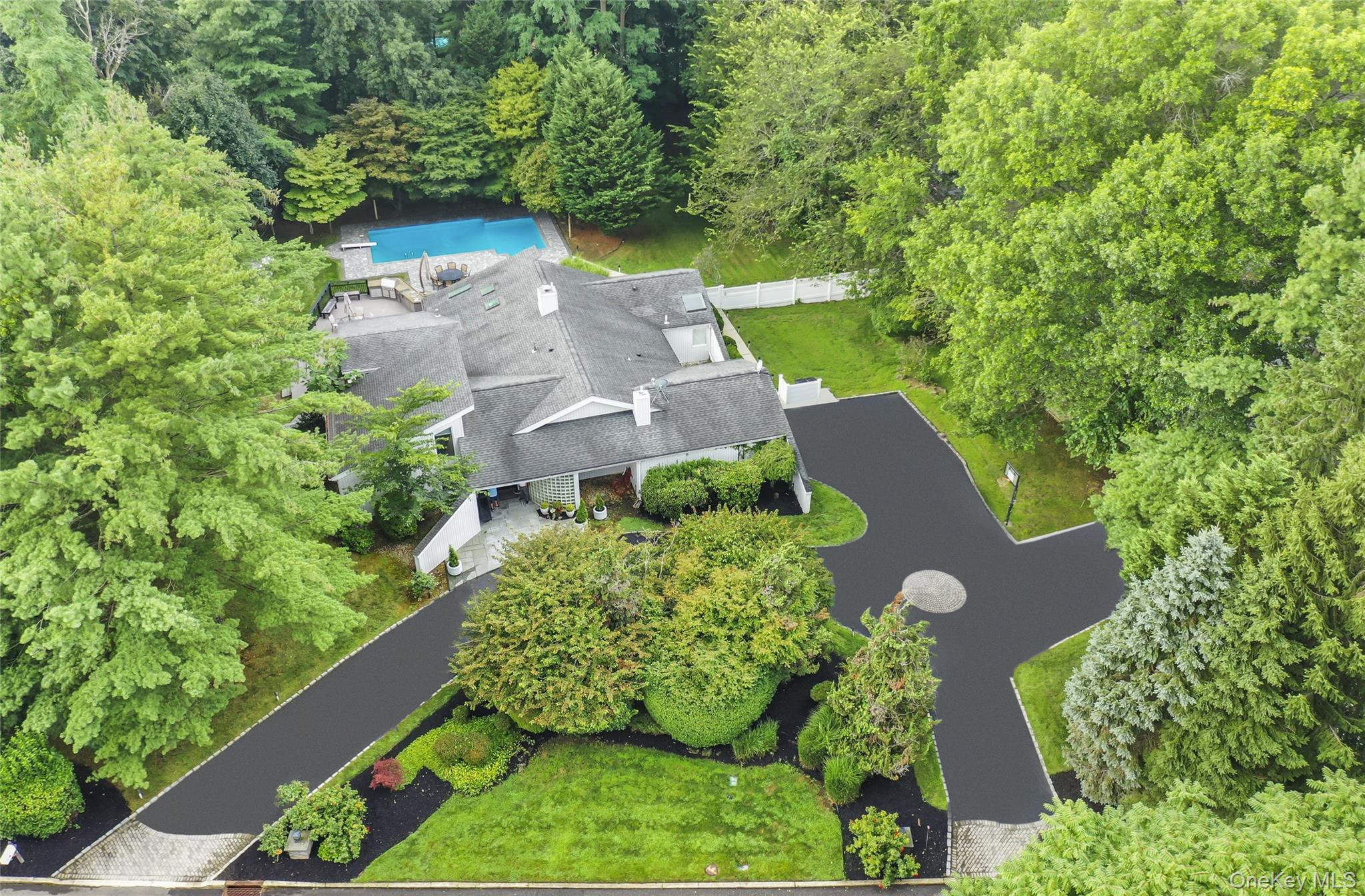 #4 photo, 2 Bristol Drive, Woodbury , NY 11797