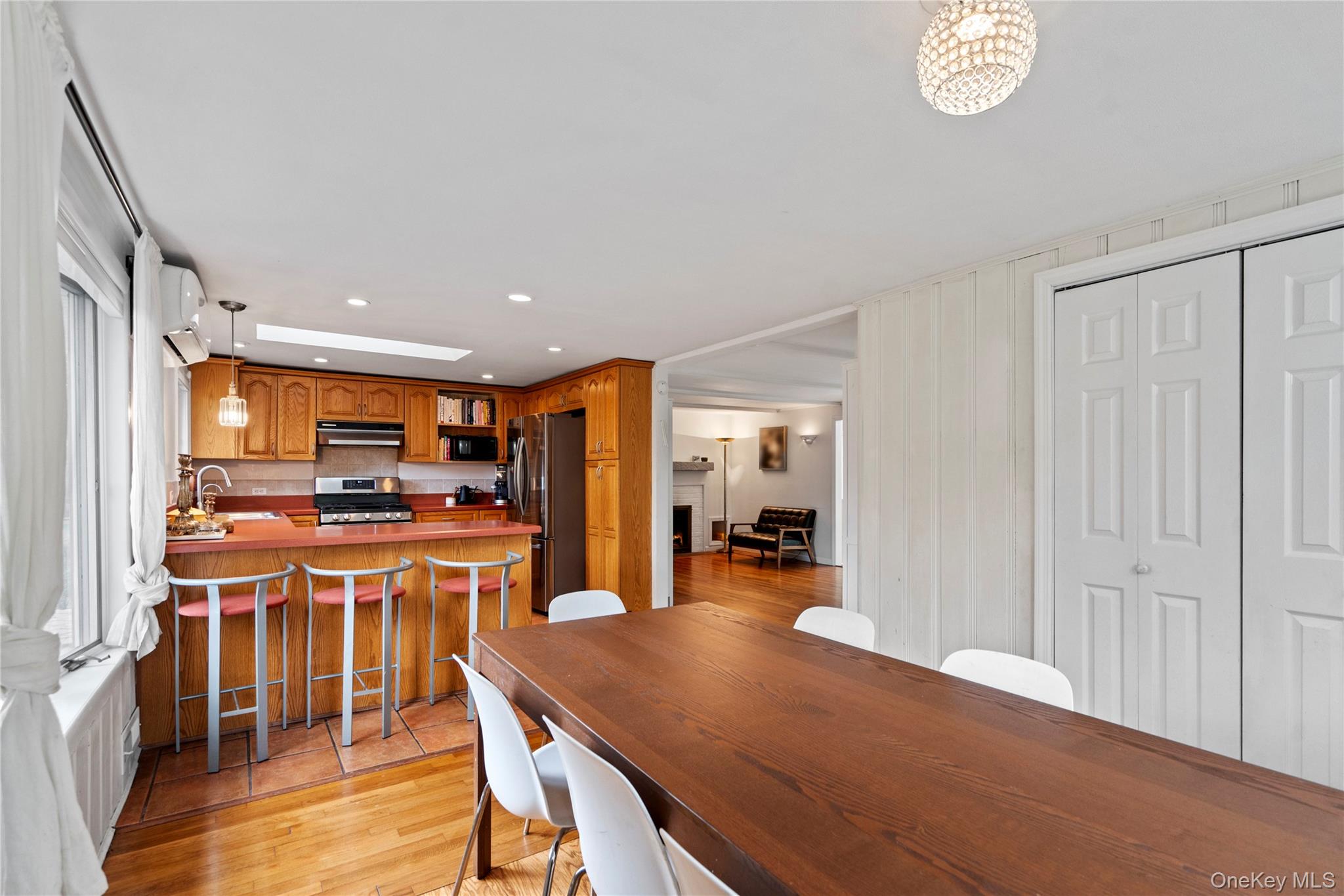 #10 photo, 7 Meriden Place, Melville , NY 11747