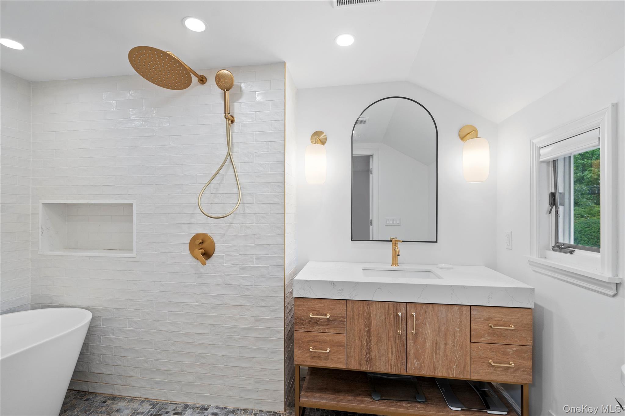 #15 photo, 7 Meriden Place, Melville , NY 11747