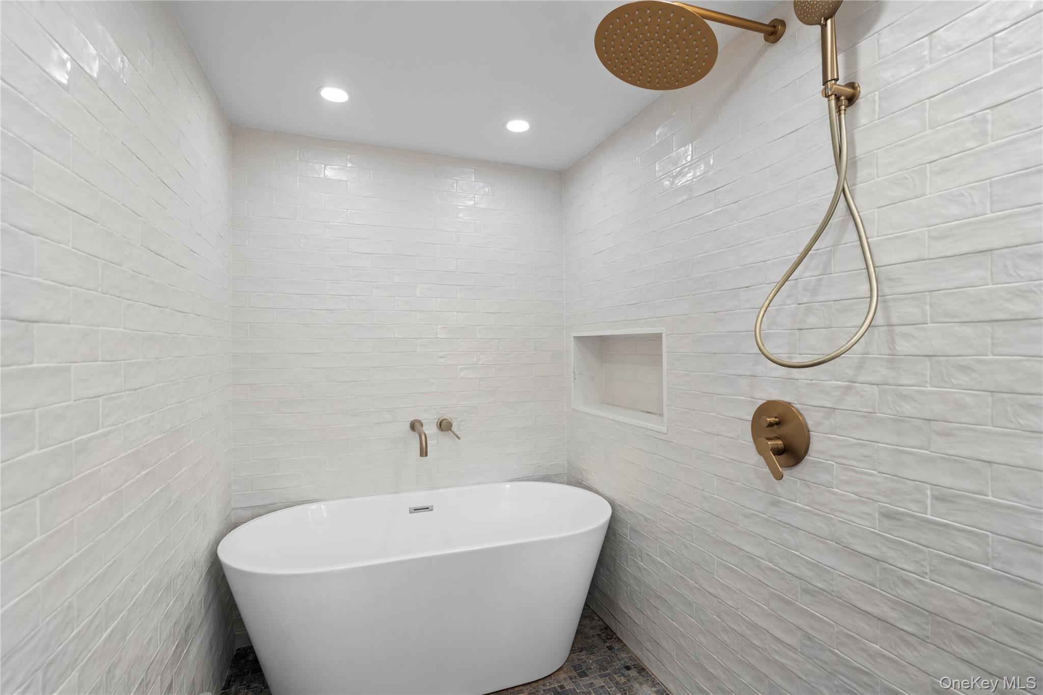 #16 photo, 7 Meriden Place, Melville , NY 11747