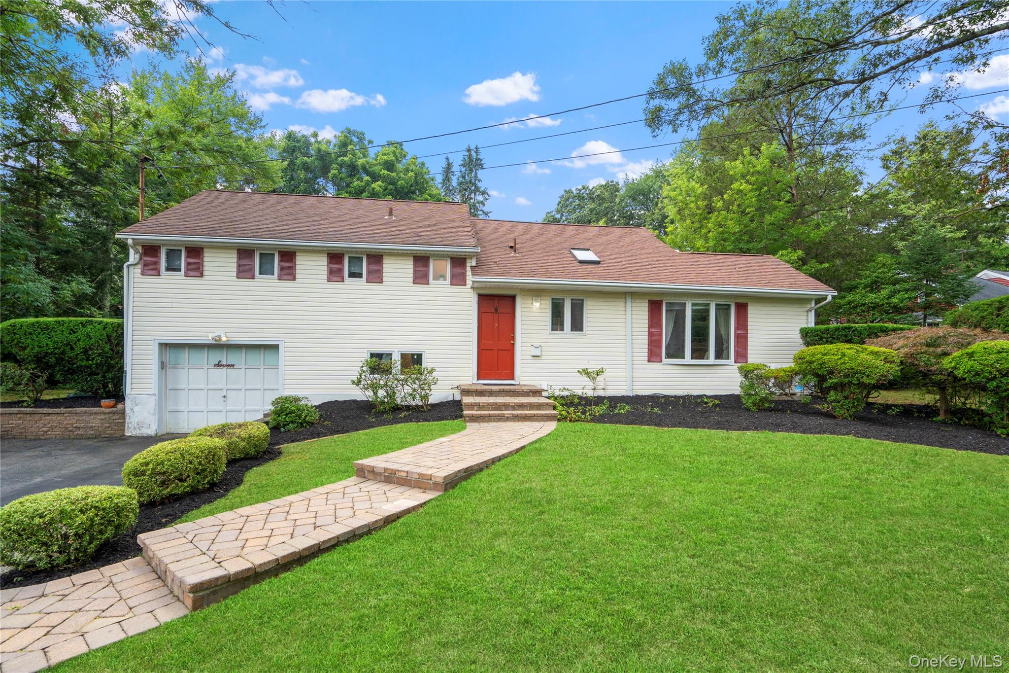 #2 photo, 7 Meriden Place, Melville , NY 11747