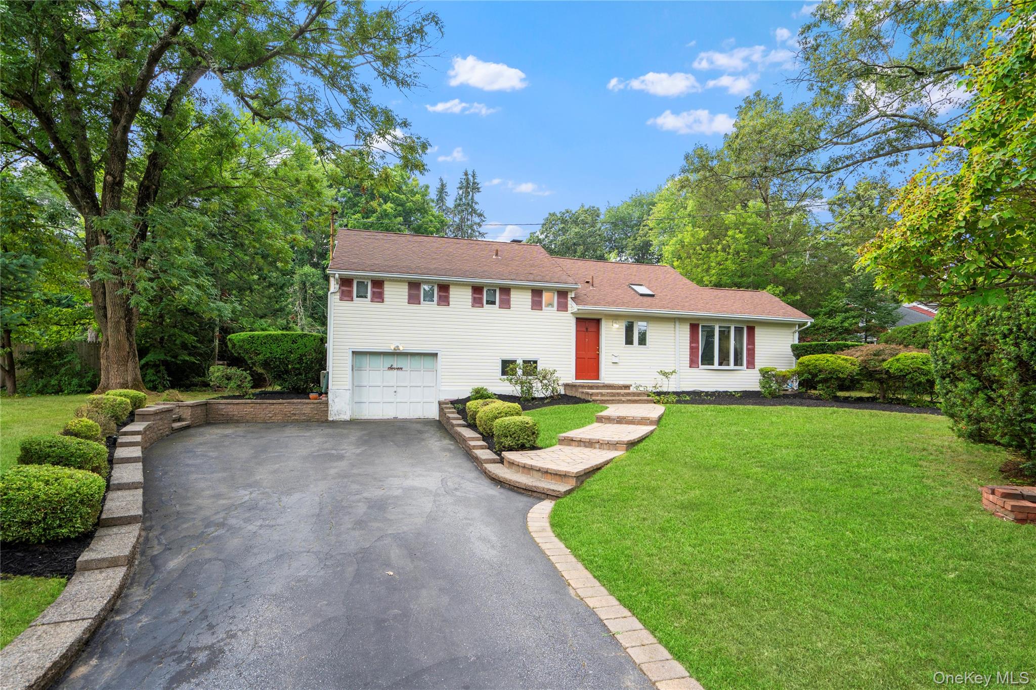 #3 photo, 7 Meriden Place, Melville , NY 11747