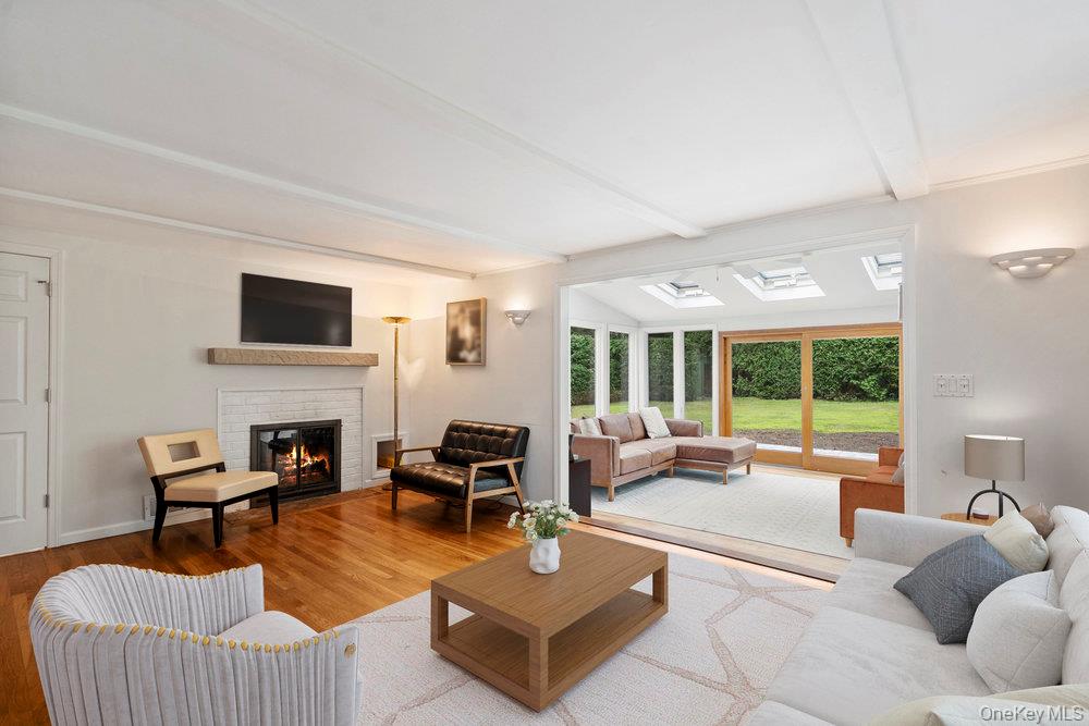 #5 photo, 7 Meriden Place, Melville , NY 11747