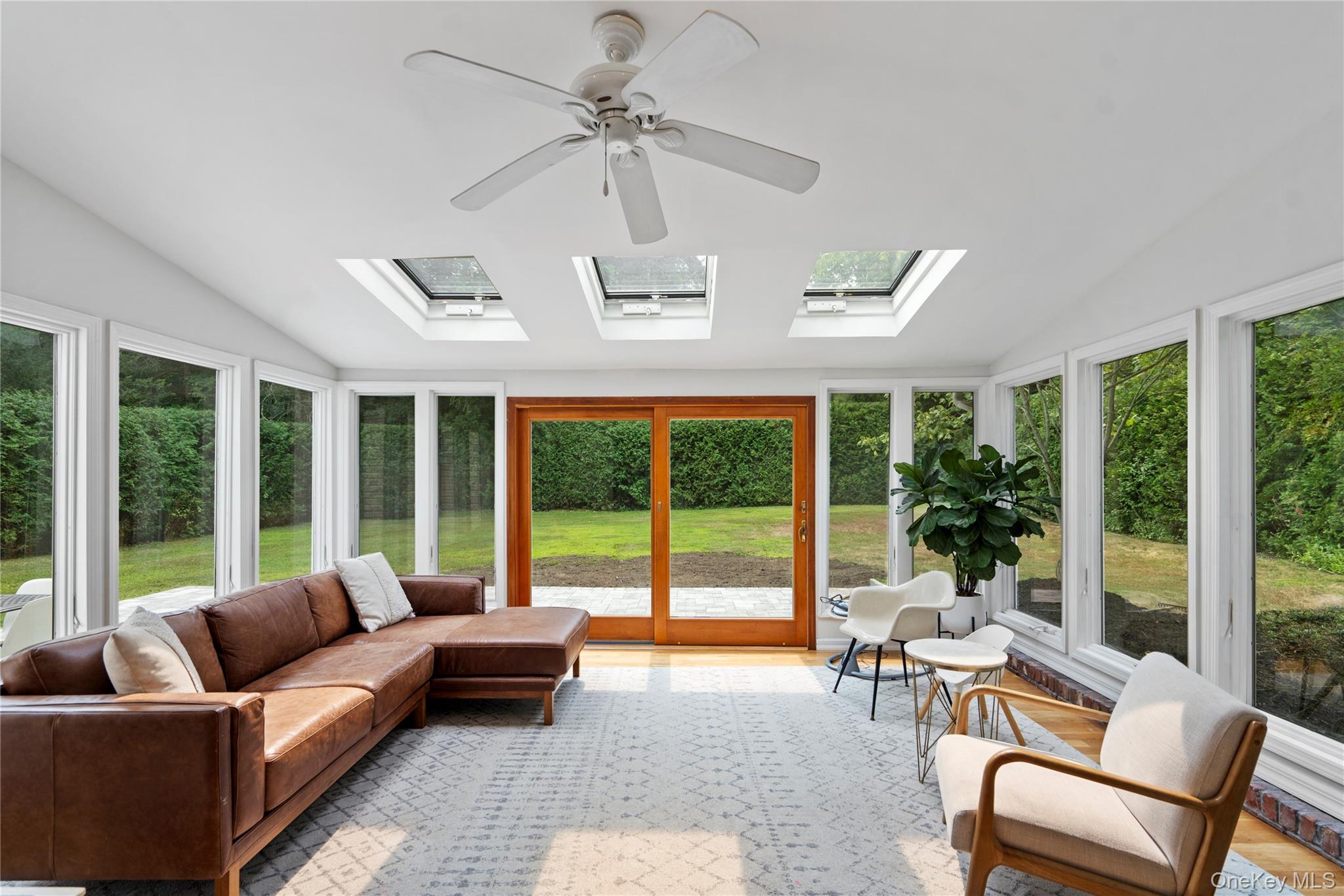 #7 photo, 7 Meriden Place, Melville , NY 11747