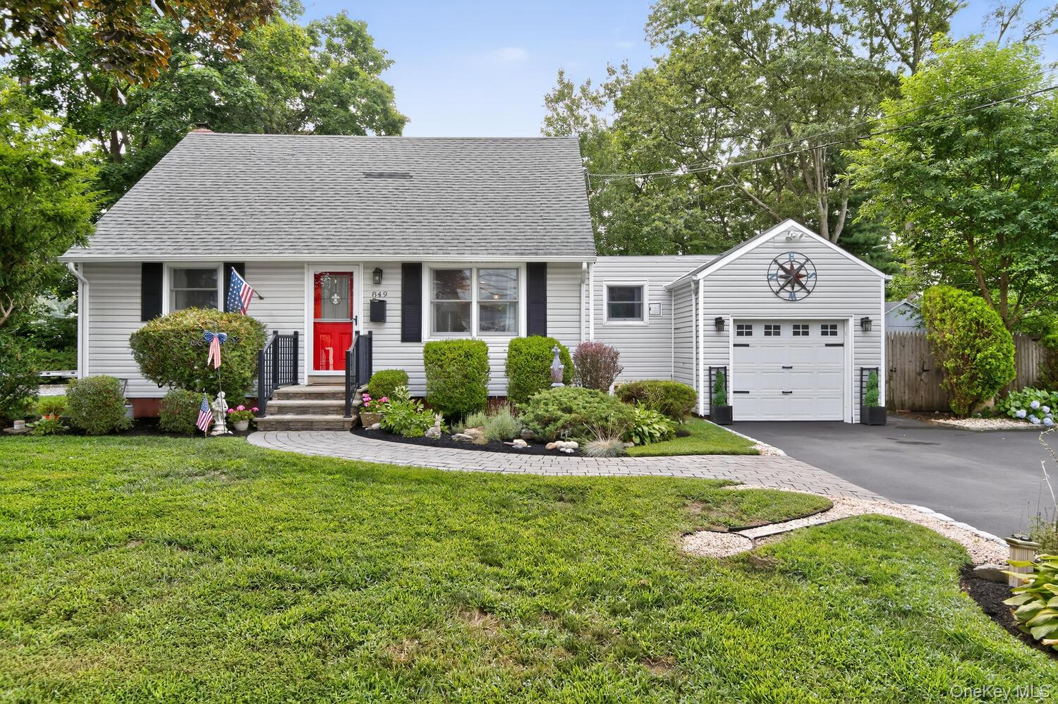 #1 photo, 849 Udall Road, सफ़ोक काउंटी West Islip , NY 11795