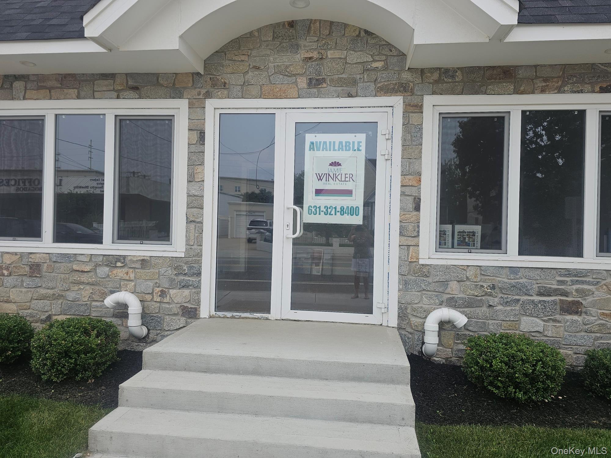 #4 photo, 400 Oak Street, Copiague , NY 11726