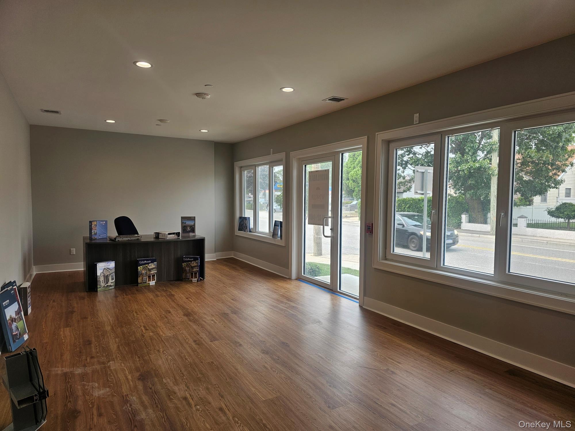 #5 photo, 400 Oak Street, Copiague , NY 11726