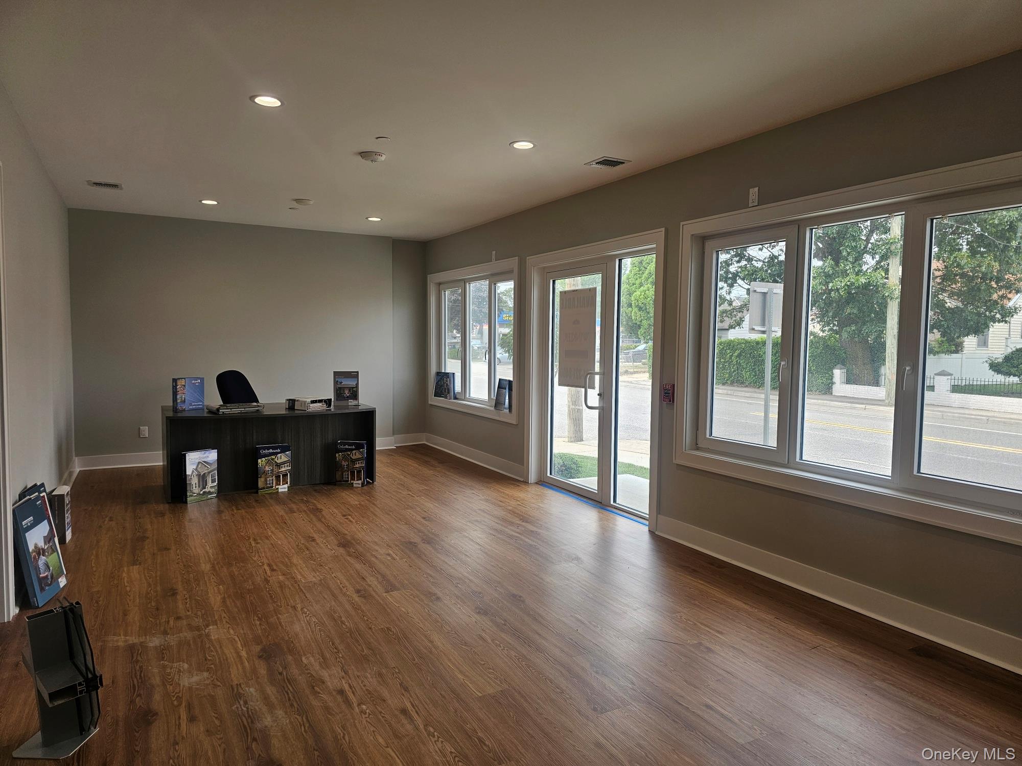 #6 photo, 400 Oak Street, Copiague , NY 11726